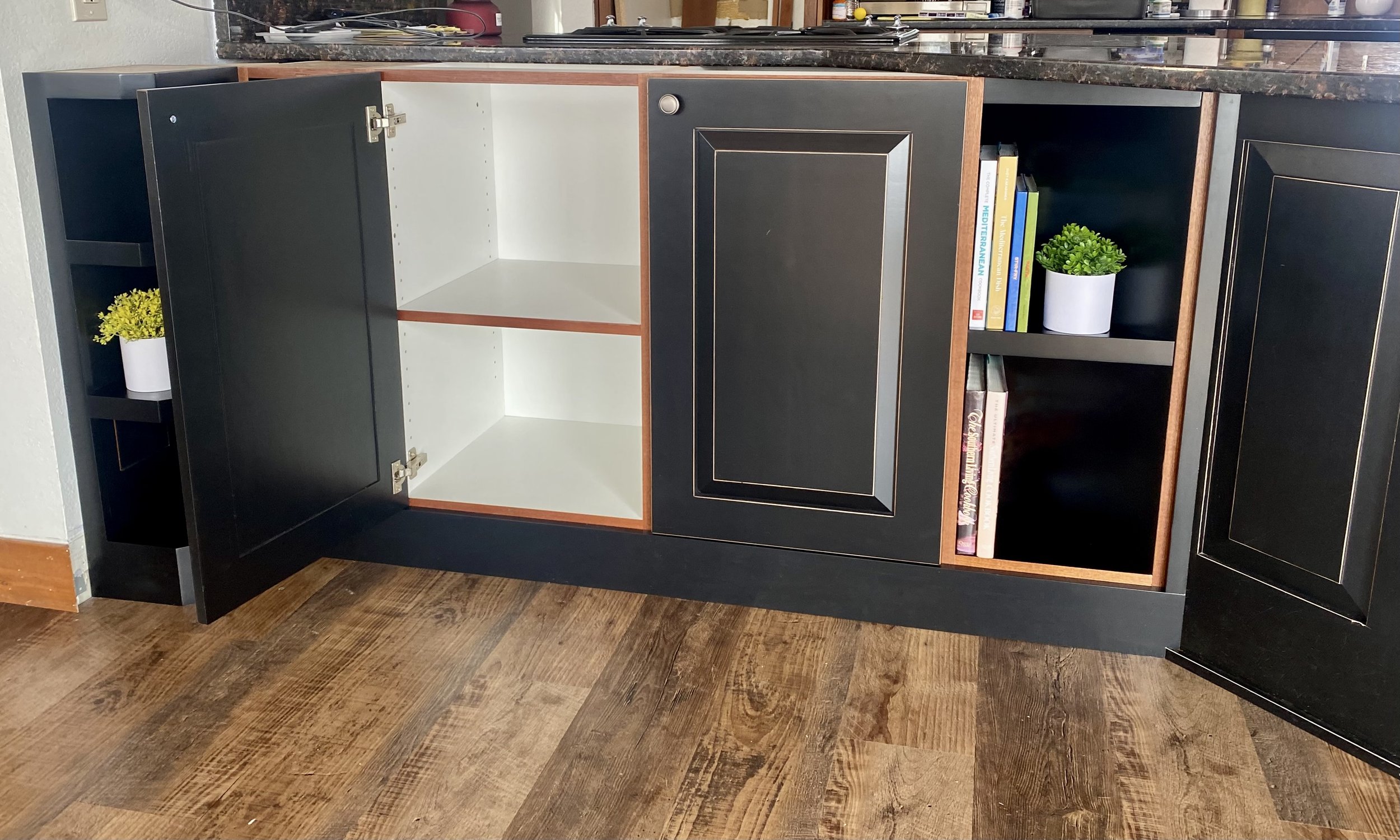 Black_Lacquer_Cabinets_3.jpeg
