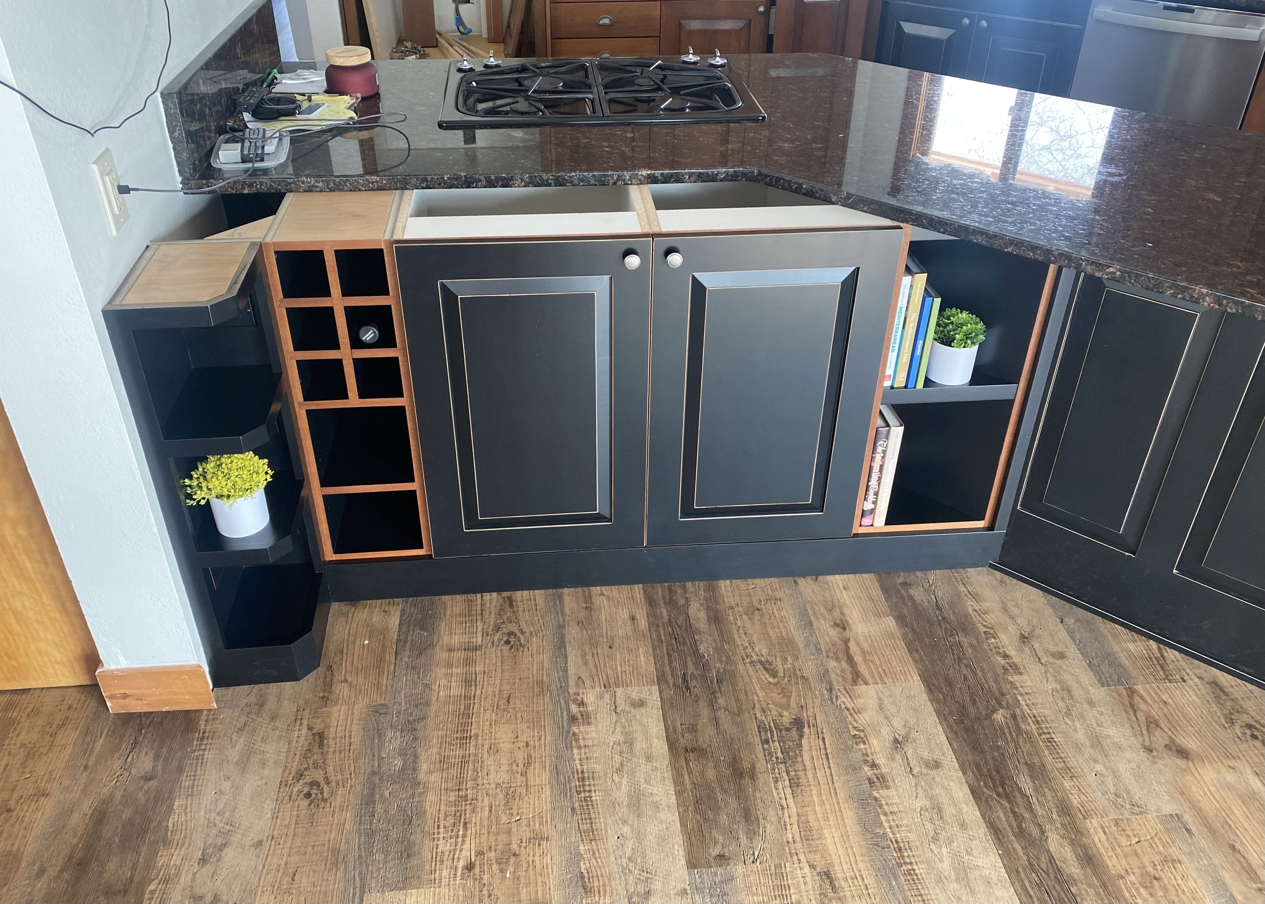 BlackLacquerCabinets_4.jpeg