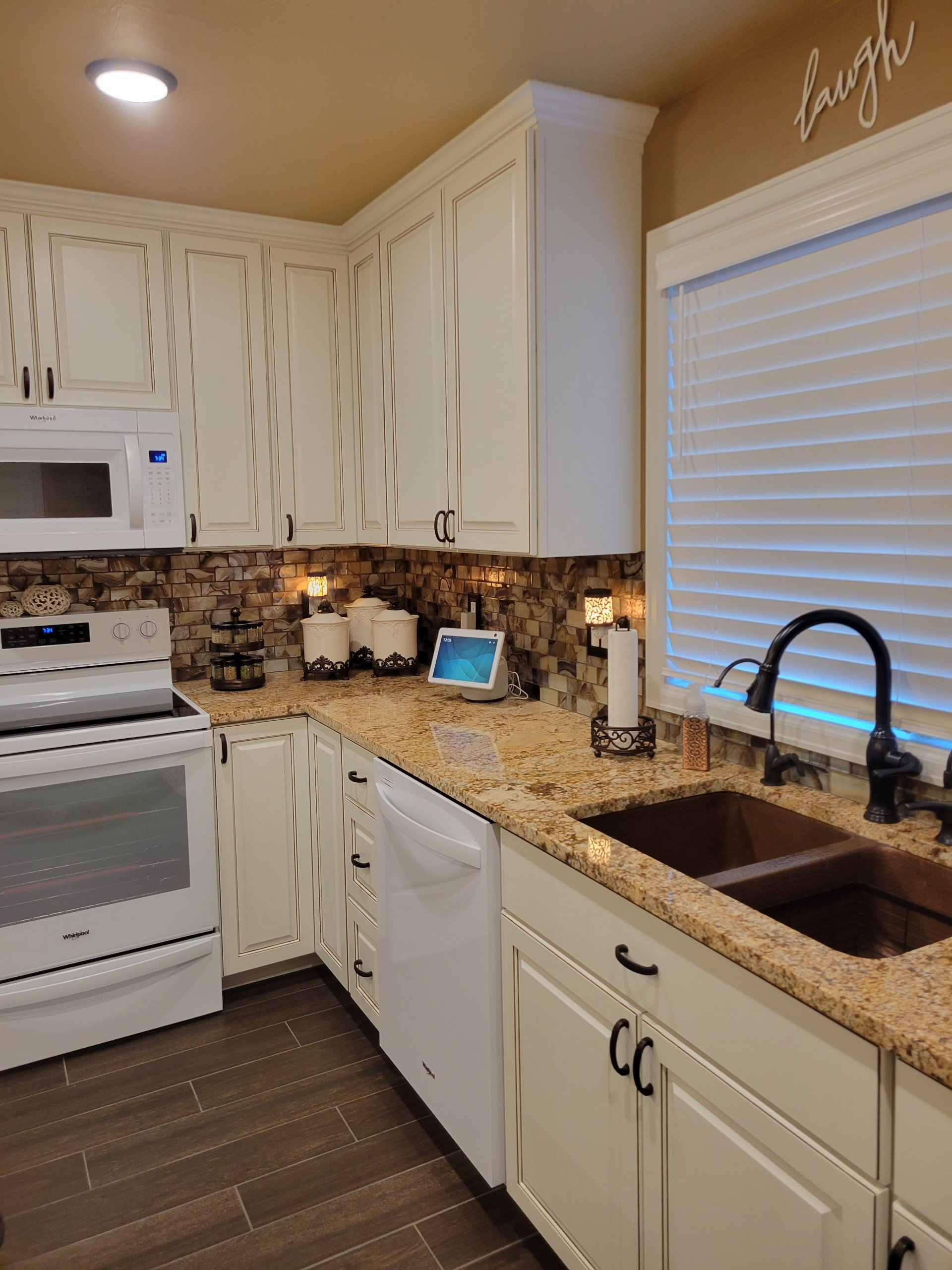Kitchen_2.jpeg