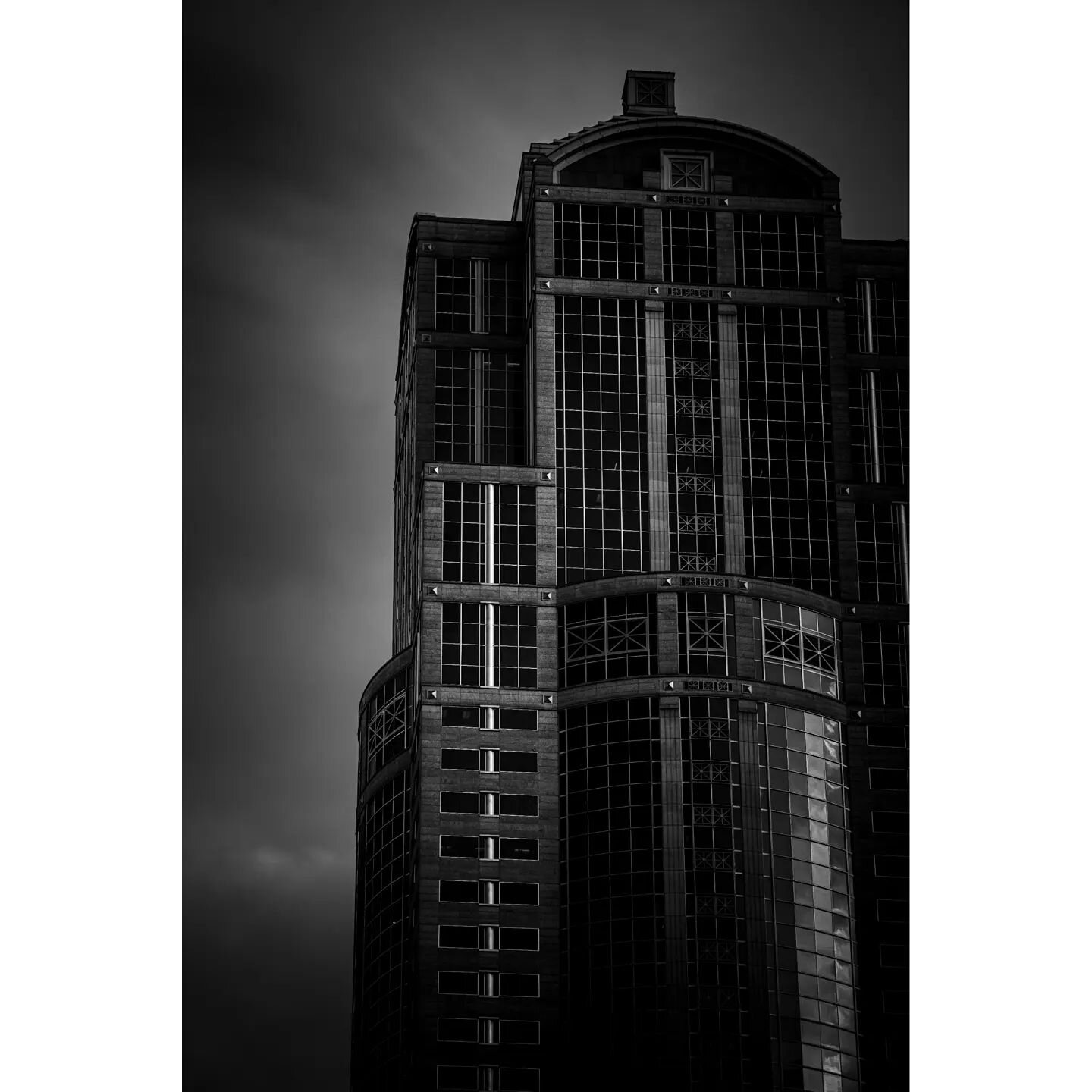&quot;Capped Out.&quot;
.
.
Camera: Sony A7R IV 
Focal Length: 131mm
Aperture: f4
ISO: 100
Shutter: 1/320
.
.
#bnw_advanced #bnw_unlimited #ig_contrast_bnw #amateurs_bnw #ig_bw #bw_captures #incredible_bnw #bnw_international #bnw_lightandshadow #bwgr