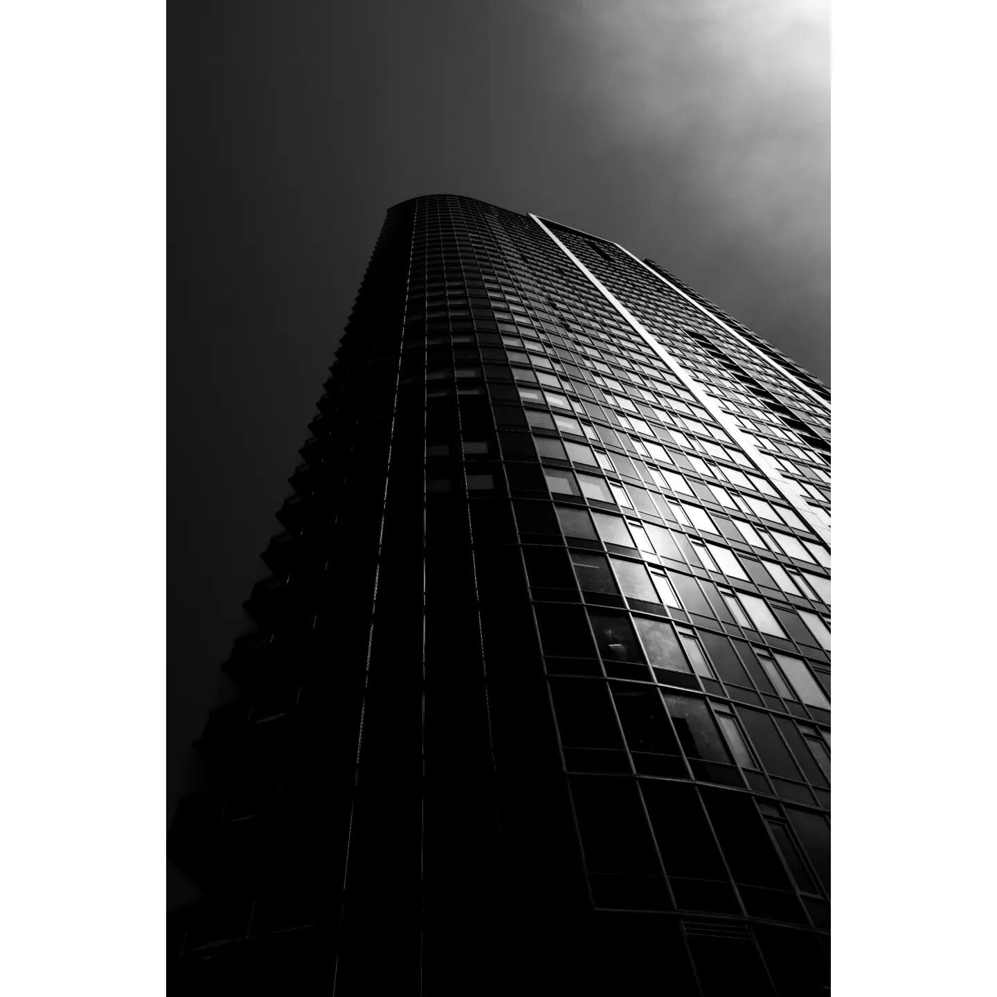 &quot;Deep Dive.&quot;
.
.
Camera: Sony A7R IV 
Focal Length: 24mm
Aperture: f2.8
ISO: 100
Shutter: 1/2000
.
.
#bnwgreatshots #bnw_unlimited #bnw_masters #1bnwshot #amateurs_bnw #bnw_zone #bnwframing #all_bnwshots #ig_bnw #bnw_today #incredible_bnw #
