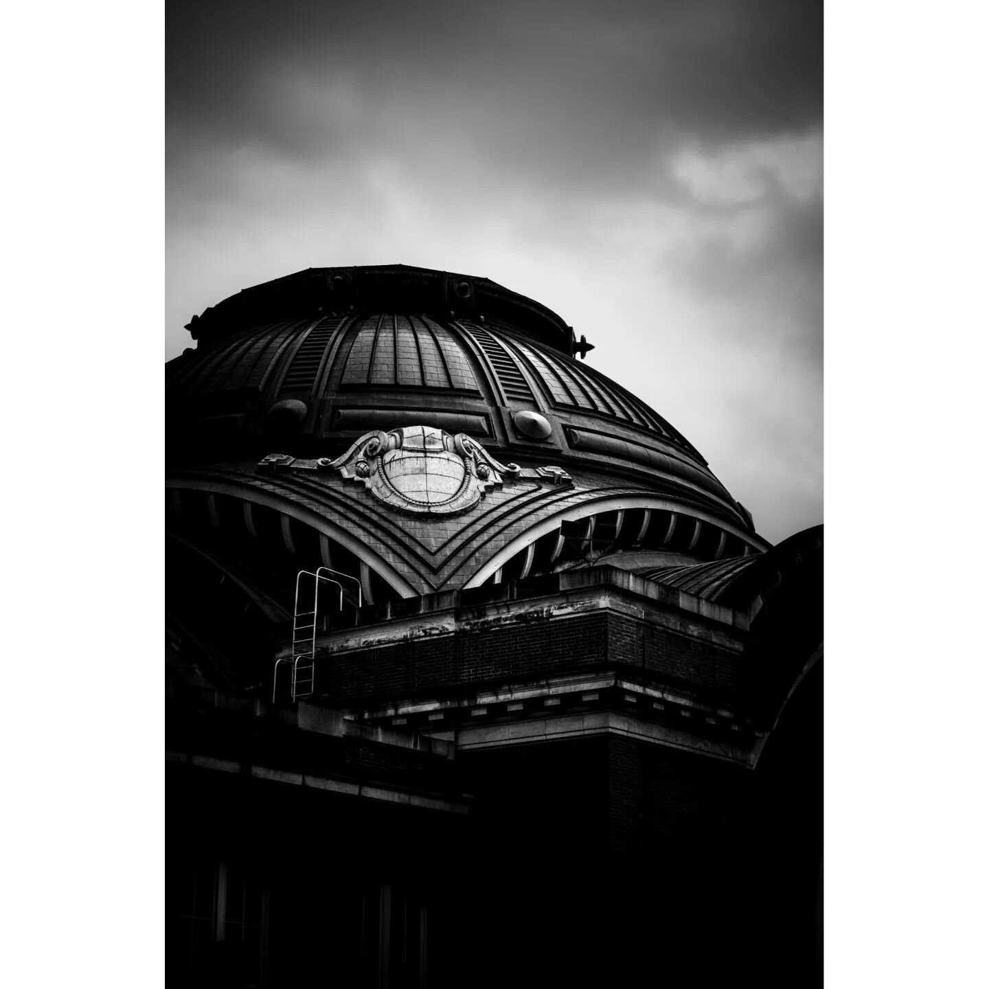 &quot;Sealed.&quot;
.
.
Camera: Sony A7R IV 
Focal Length: 70mm
Aperture: f4
ISO: 250
Shutter: 1/100
.
.
#bnw_advanced #bnw_unlimited #ig_contrast_bnw #amateurs_bnw #ig_bw #bw_captures #incredible_bnw #bnw_international #bnw_lightandshadow #bwgrammer