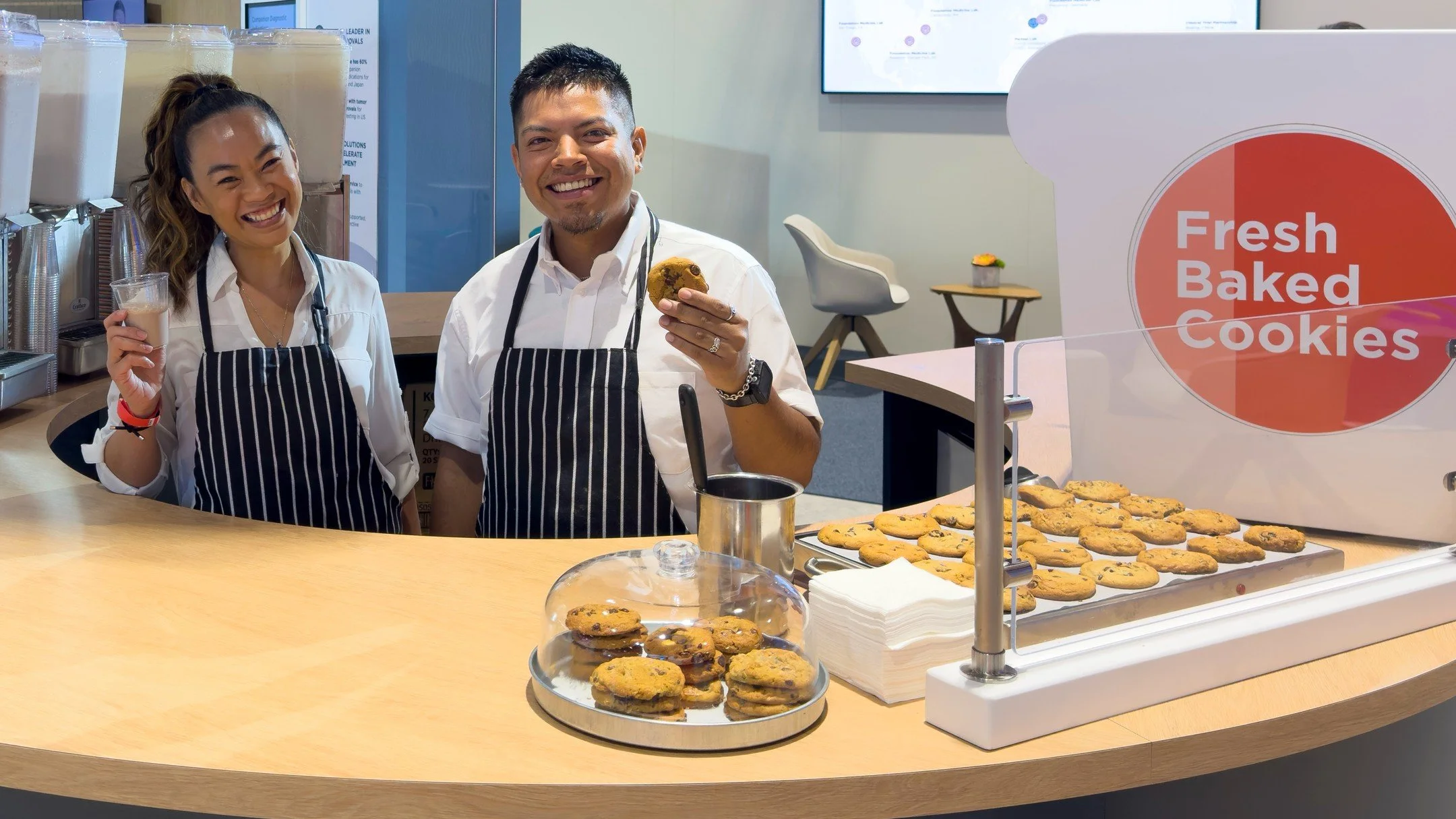 🍪 Freshly Baked &amp; Irresistible! 🍪

There's nothing like the aroma of warm chocolate chip cookies to draw a crowd on the trade show floor.

Chat with us about how we can elevate your event experience! 

#TradeShowTreats #FreshlyBaked #CrepesALat