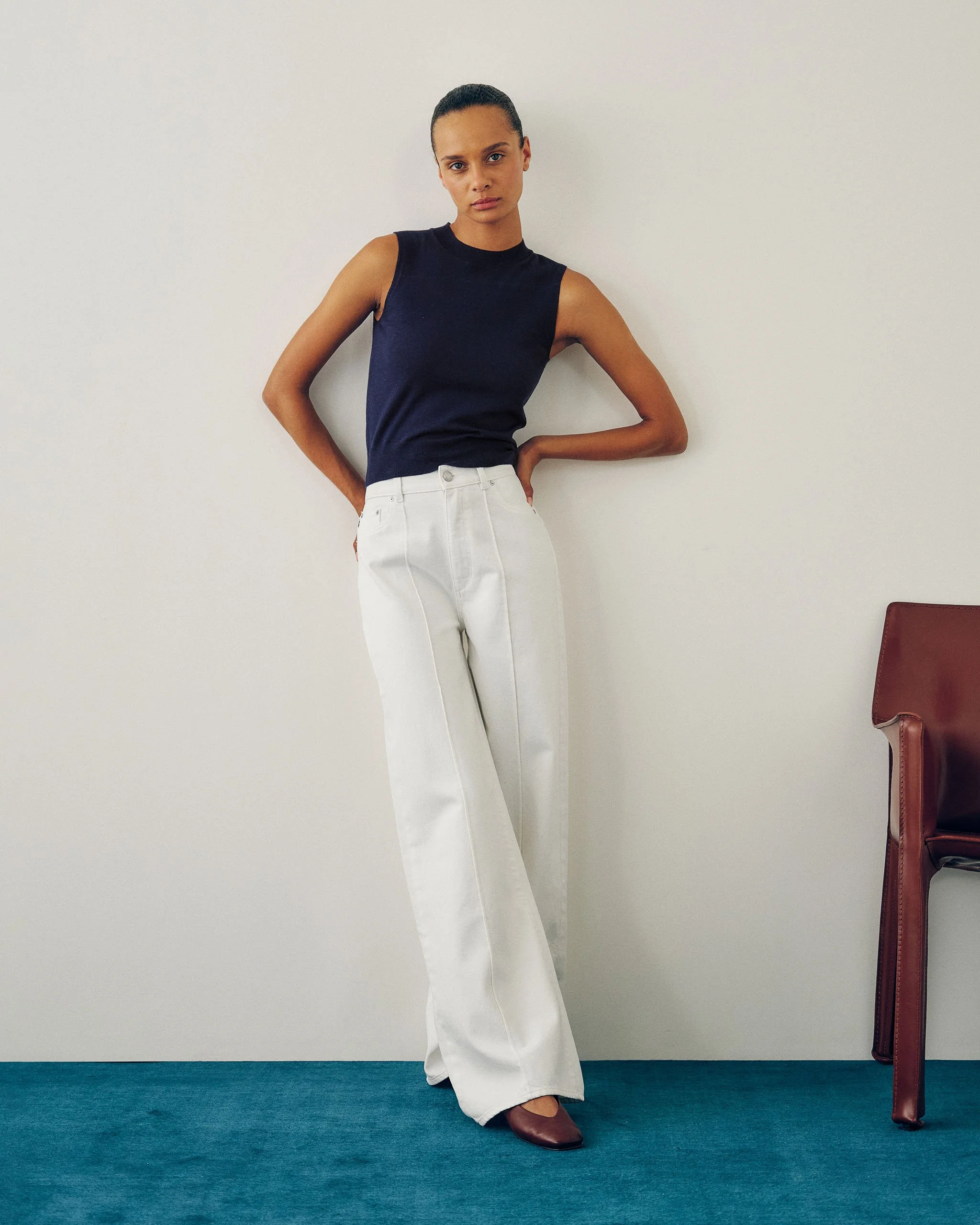 HEPBURN 32 WHITE PINTUCK SLEEVELESS CREWNECK BRIGHT NAVY_01.jpg