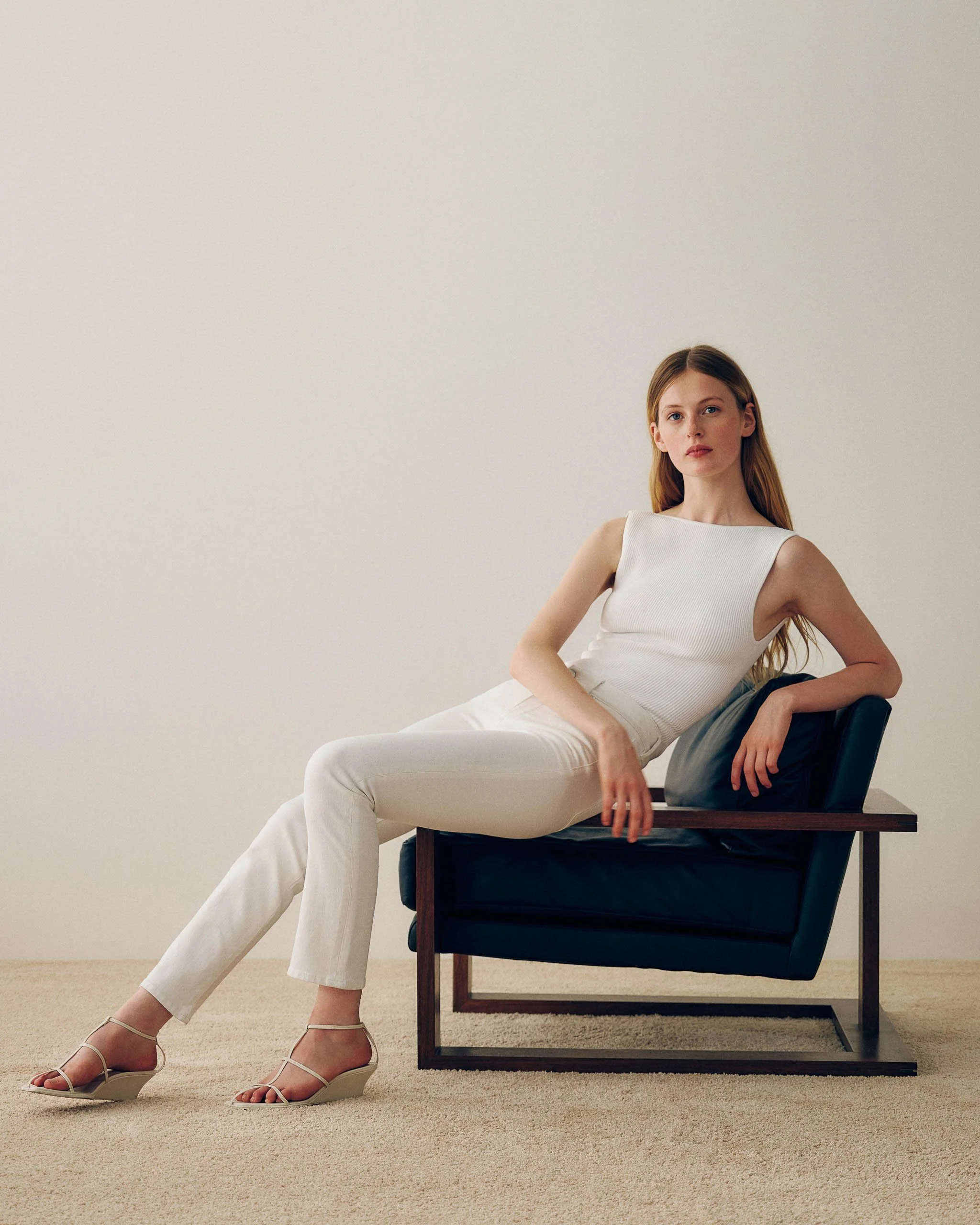 MARA STRAIGHT 27 ECRU INSTASCULPT RIB BOATNECK TANK WHITE_01.jpg