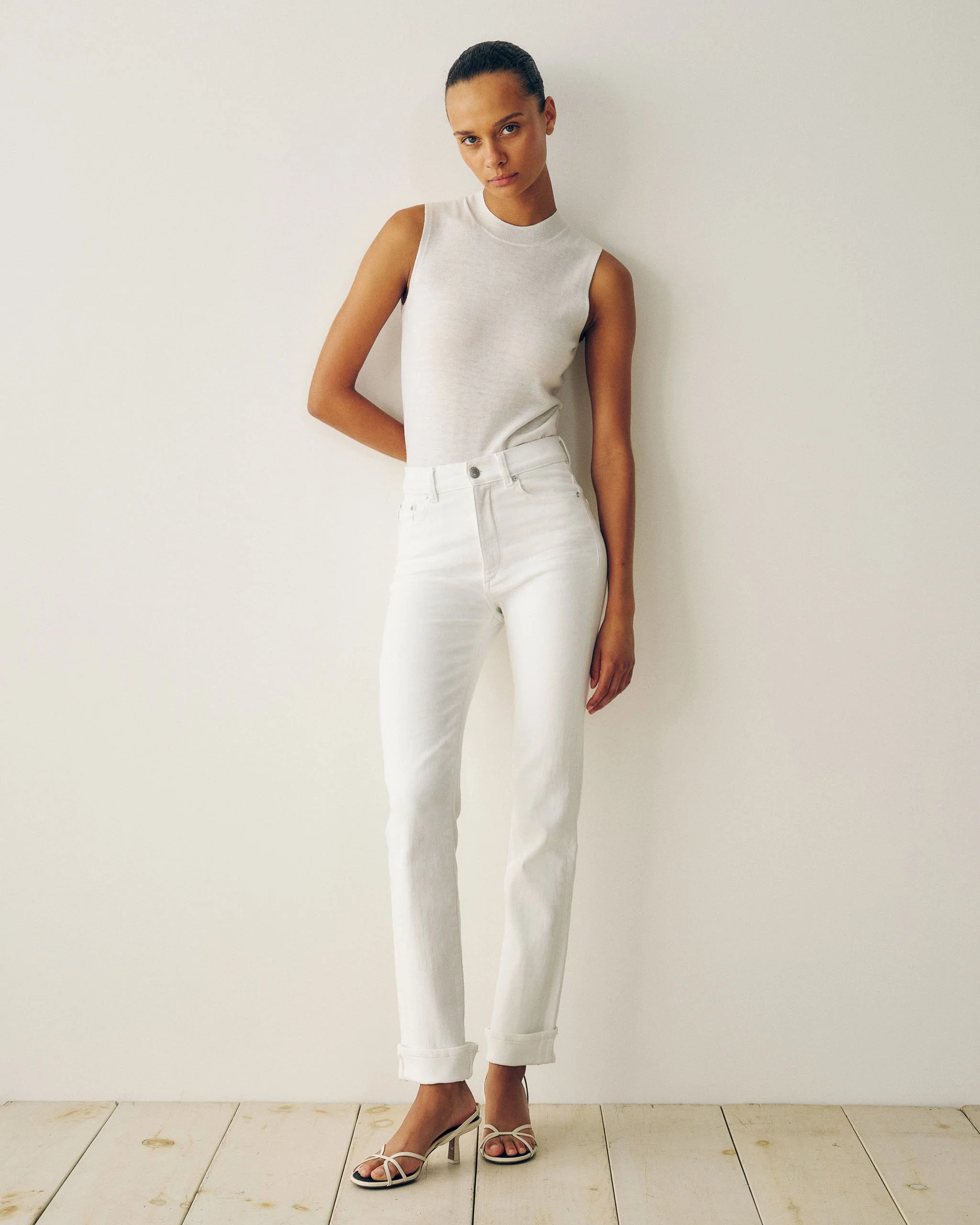 HALLE 29 WHITE CUFFED SLEEVELESS CREWNECK CREAM_02.jpg