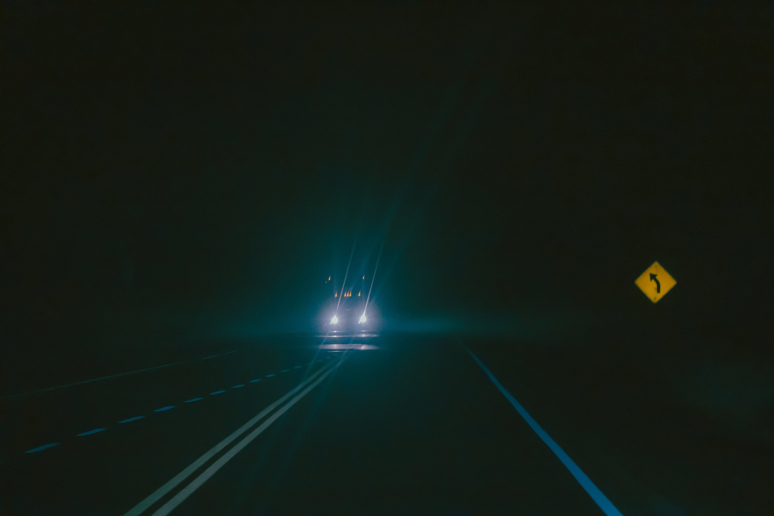 AW6A1594 Semi Turning ahead.JPG