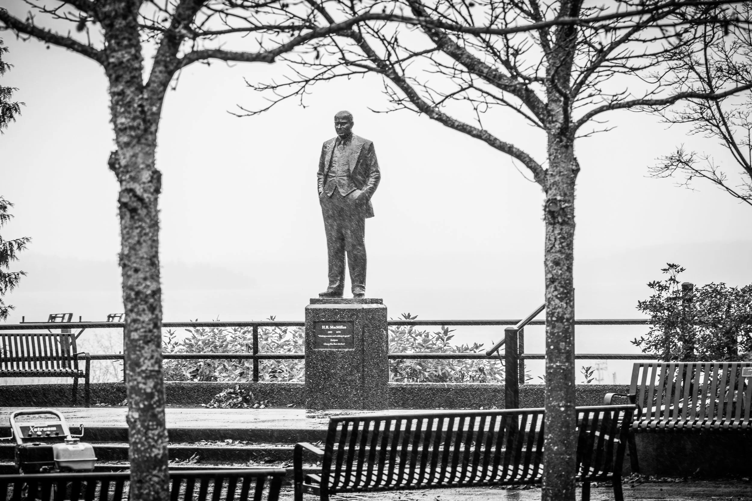 Statue in Chemainus-6346.jpg