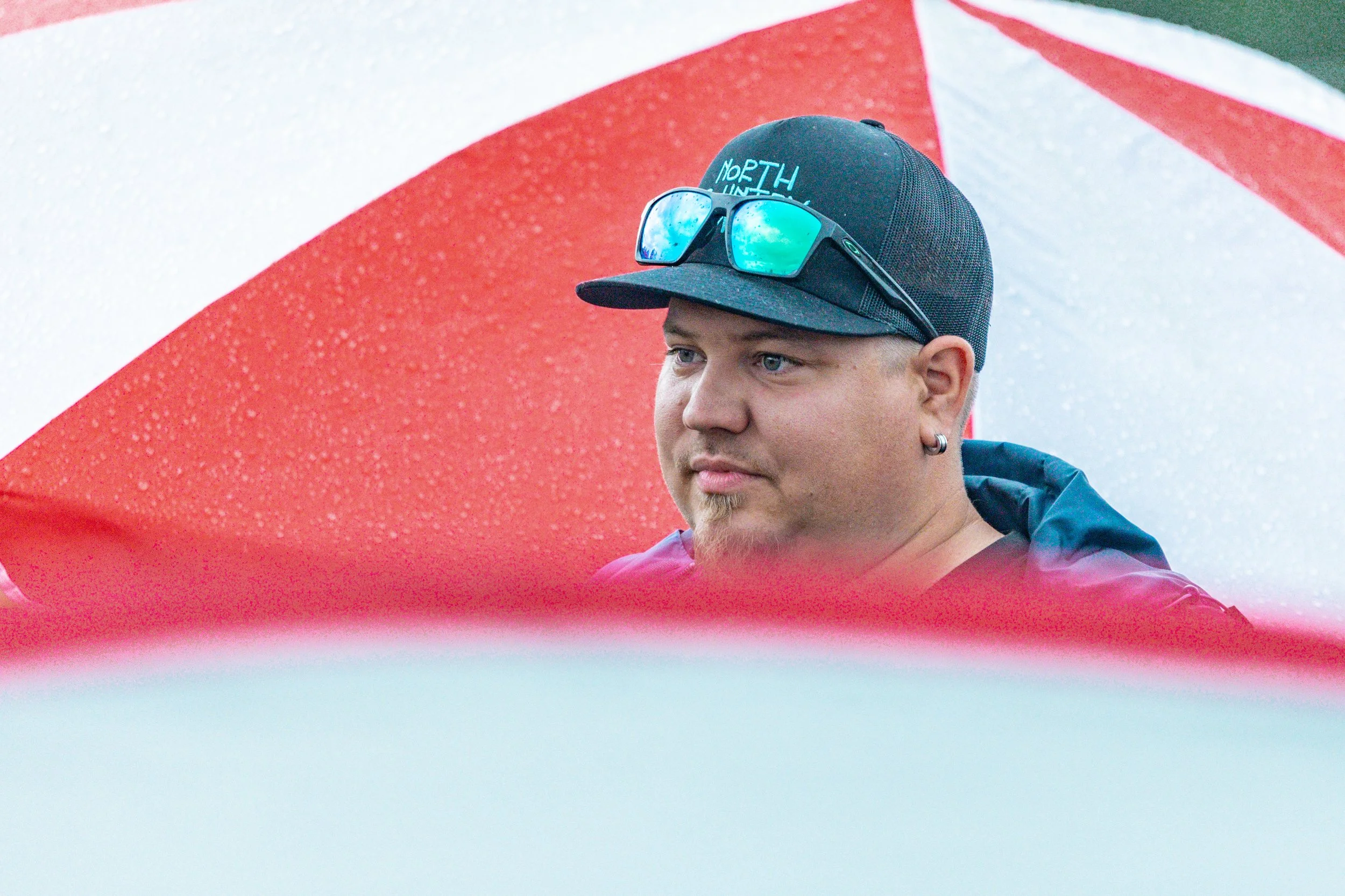 Audience Red and white umbrella-5305.jpg