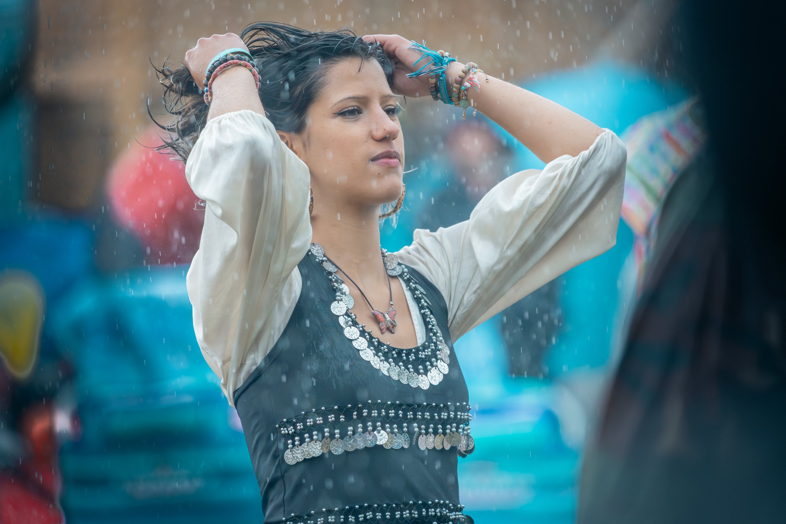Audience 48girl in the rain-4969.jpg