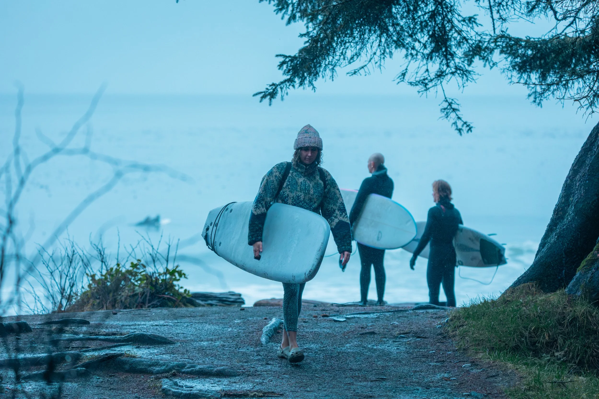 Surfers walking -5937.jpg