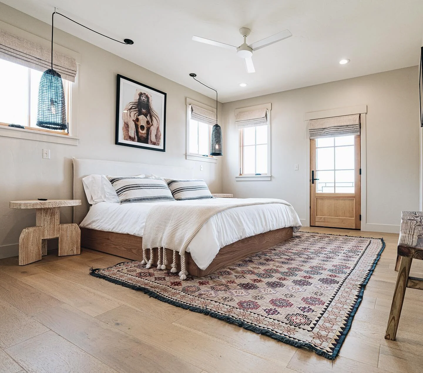 Bedroom goals 🤩 

Design by: @studio.richardson 
Photos by: @sharktoof 

#interiordesigner #homedecor #decor #homestyling #decorinspo 
#Home #InteriorDesign #Deco #Decor #HomeDecor #Decoration #Interiors #HomeStyle #Interior123 #Interior4All #HomeIn