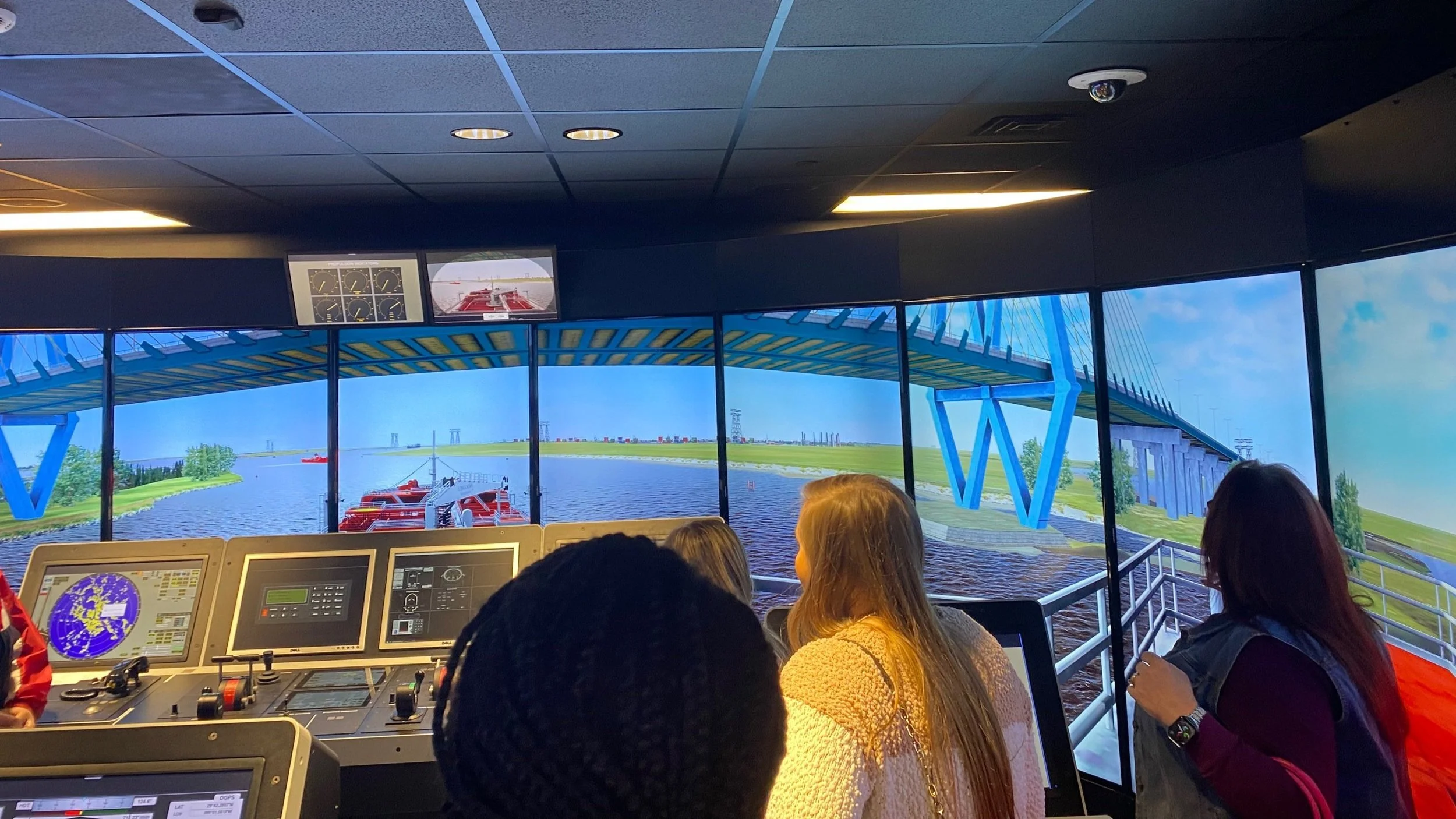 Bridge Simulator-Passing under a bridge