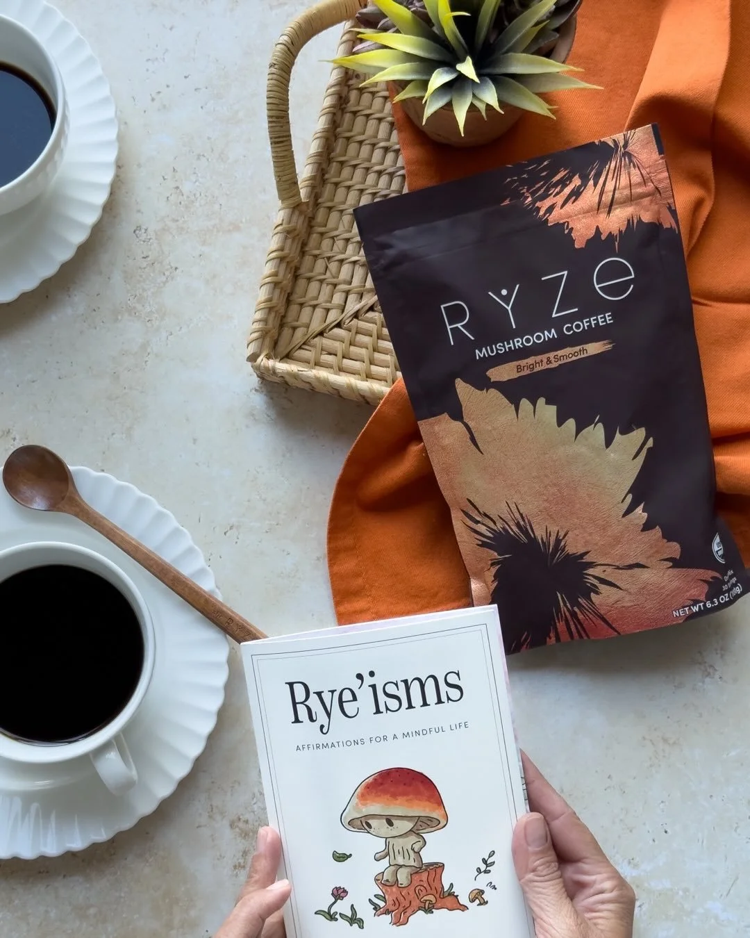 #ad Mornings in my studio usually begin the same way: coffee, soft light, and styling little corners before the rest of the day picks up speed. Recently I&rsquo;ve been reaching for @ryzesuperfoods while I work, and it&rsquo;s become one of those sma