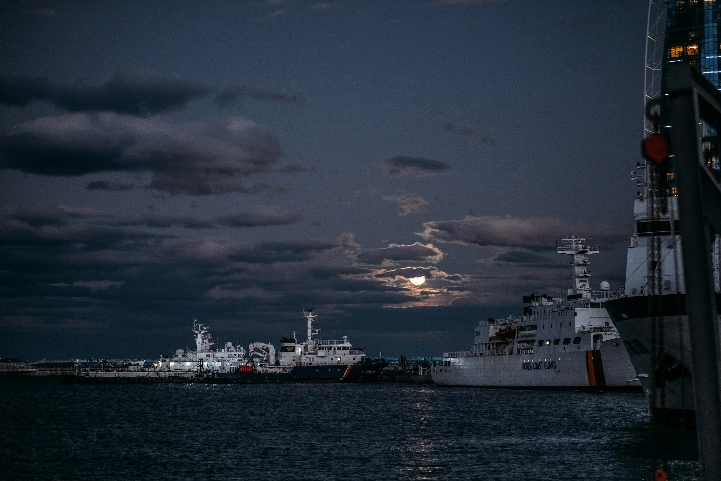 How the Navy might better locate and even attempt communication with UFOs