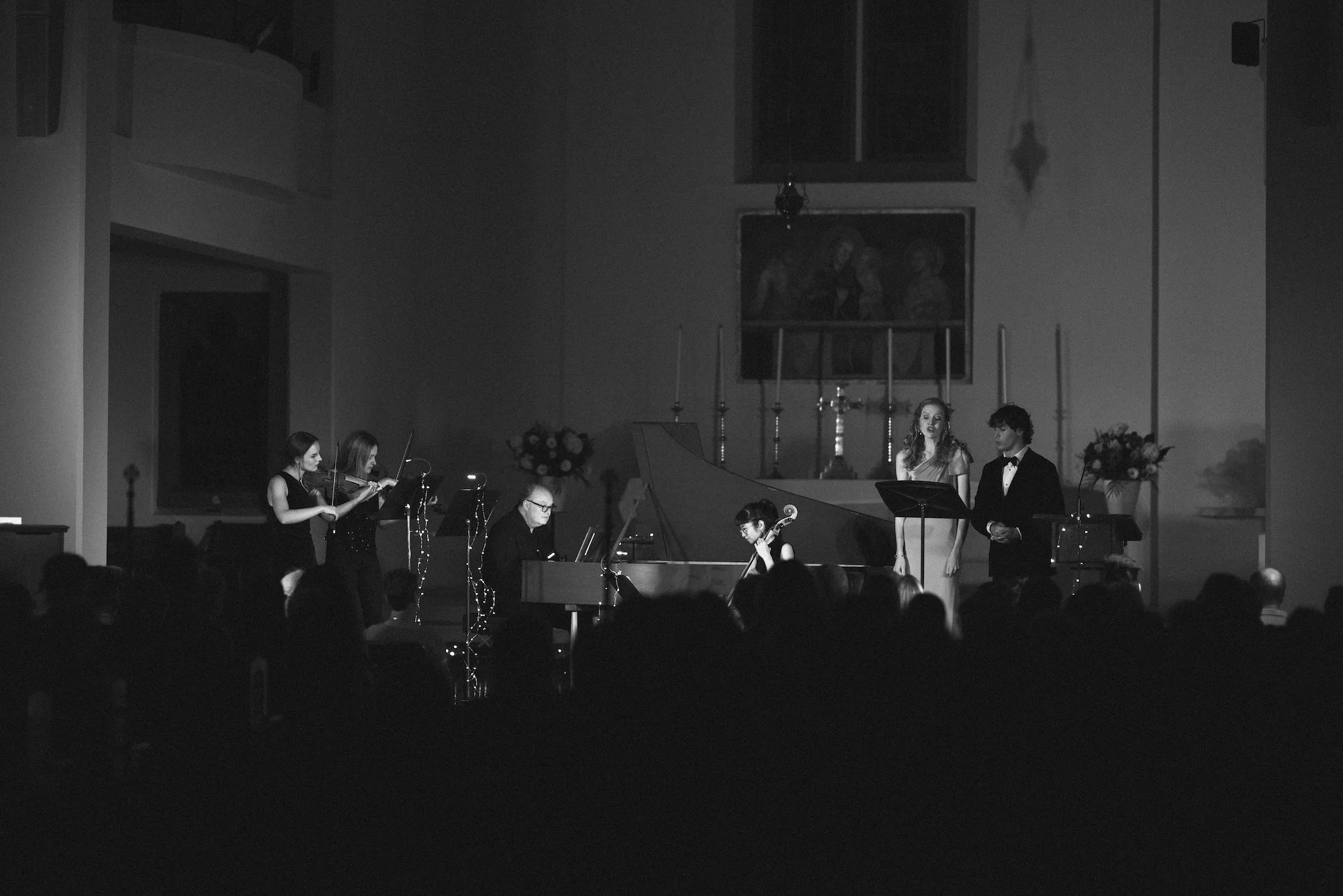 Sarah Papadopoulos, Eliza McCracken, Stewart Smith, Krista Low, Bonnie de la Hunty, and Jason Kroll, in ‘Christmas with HIP Company’ 2024, at St Mary’s Church, South Perth - photo by Partografia Photography and Film.