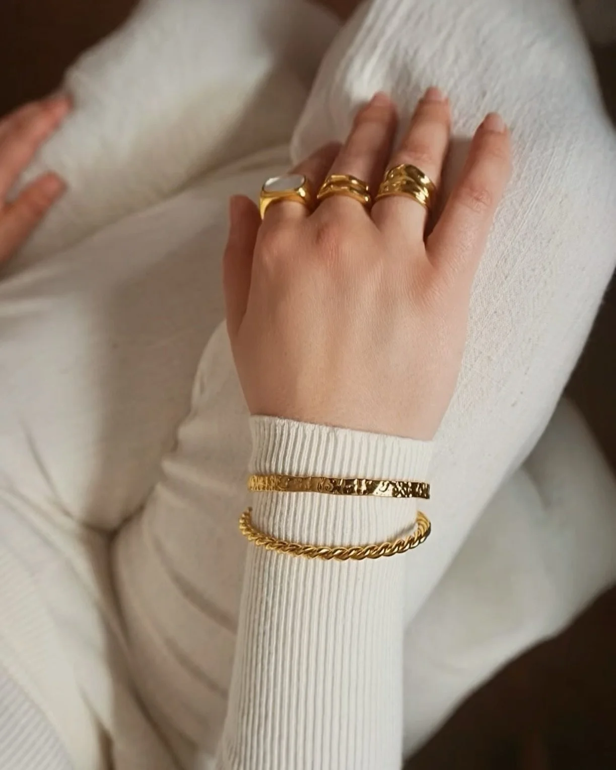 🍂Welcoming October with layers of warmth and timeless gold. ✨ #solemarjewelry #goldjewlery