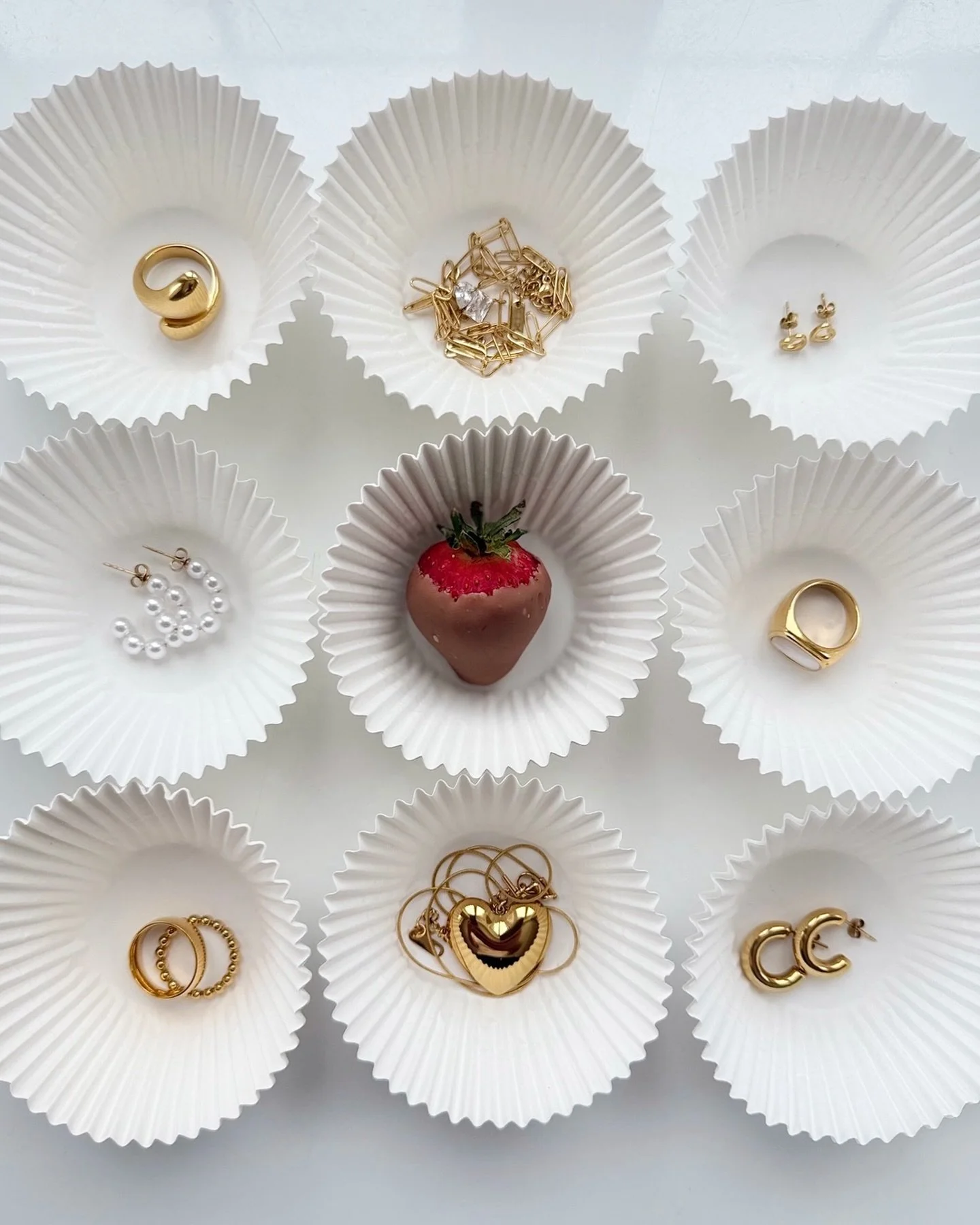 Roses fade. Chocolate melts. Gold stays.
Happy Valentine&rsquo;s Day 🤎