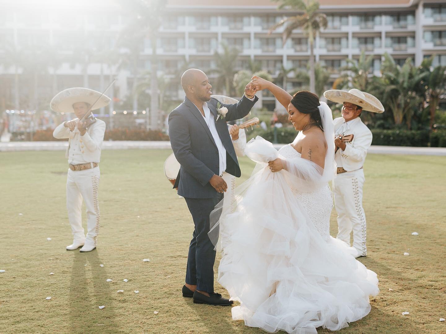 A destination weddings calls for a first dance to the mariachi band! 

💃🏽 @skylasymone 
📸 @jart.photo 
🌍 @dreamsplayamujeres @dreamsresorts 

#wishtowandertravel #destinationwedding #wedding #weddinginspo #travel #travelgram #dreams #dreamsplayam