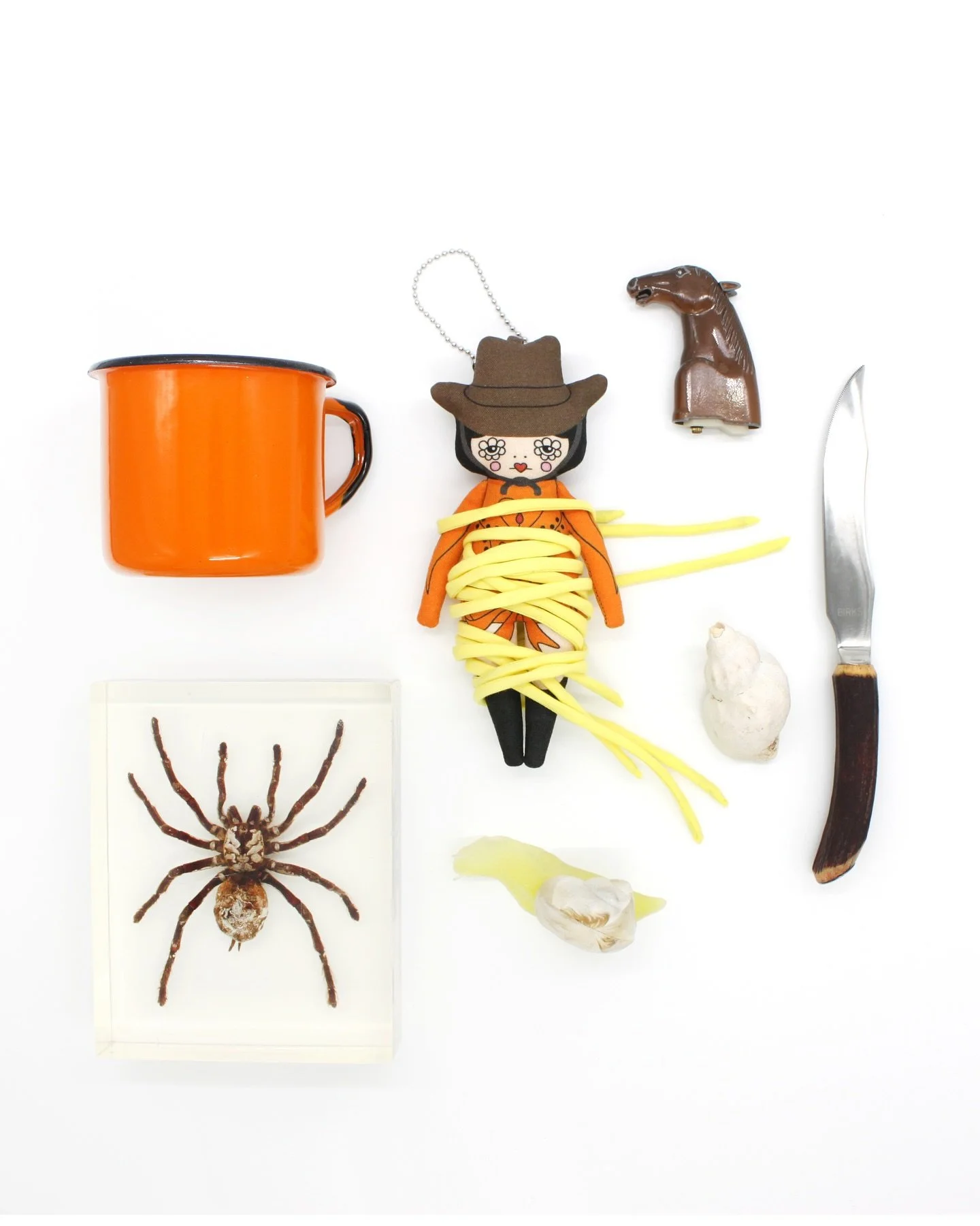 I’ve made a 🎵 playlist for my cowgirl dolls. Just like objects, food, photography, fashion—and on and on—music is part of the world-building around them. It sets the atmosphere they live in.
Grab a plate of spaghetti 🍝 and listen