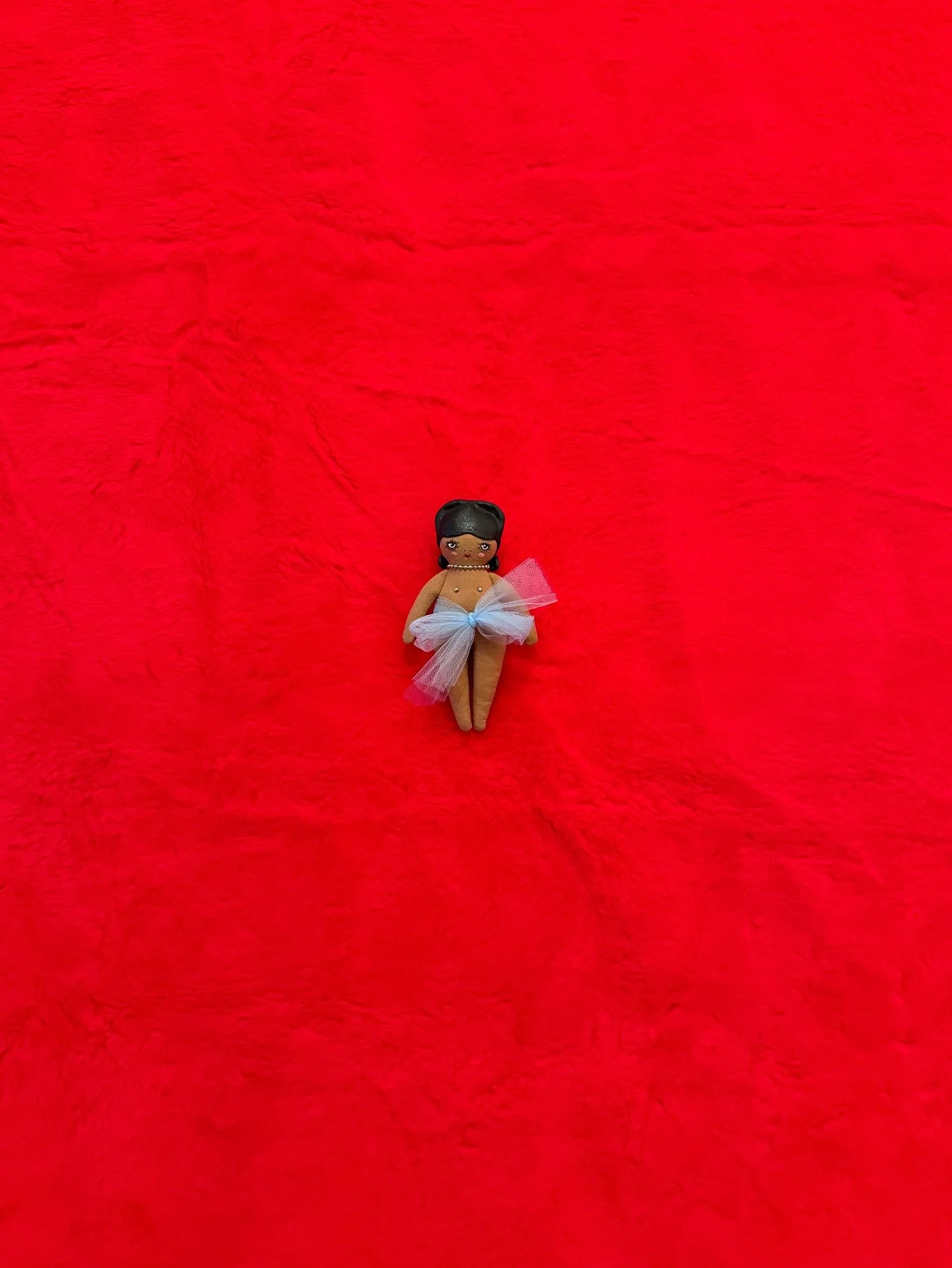 This time last year… 
My Grandma’s red painting brings me back to childhood, and to how I’ve evolved — creating a canvas that is all my own.
♥️