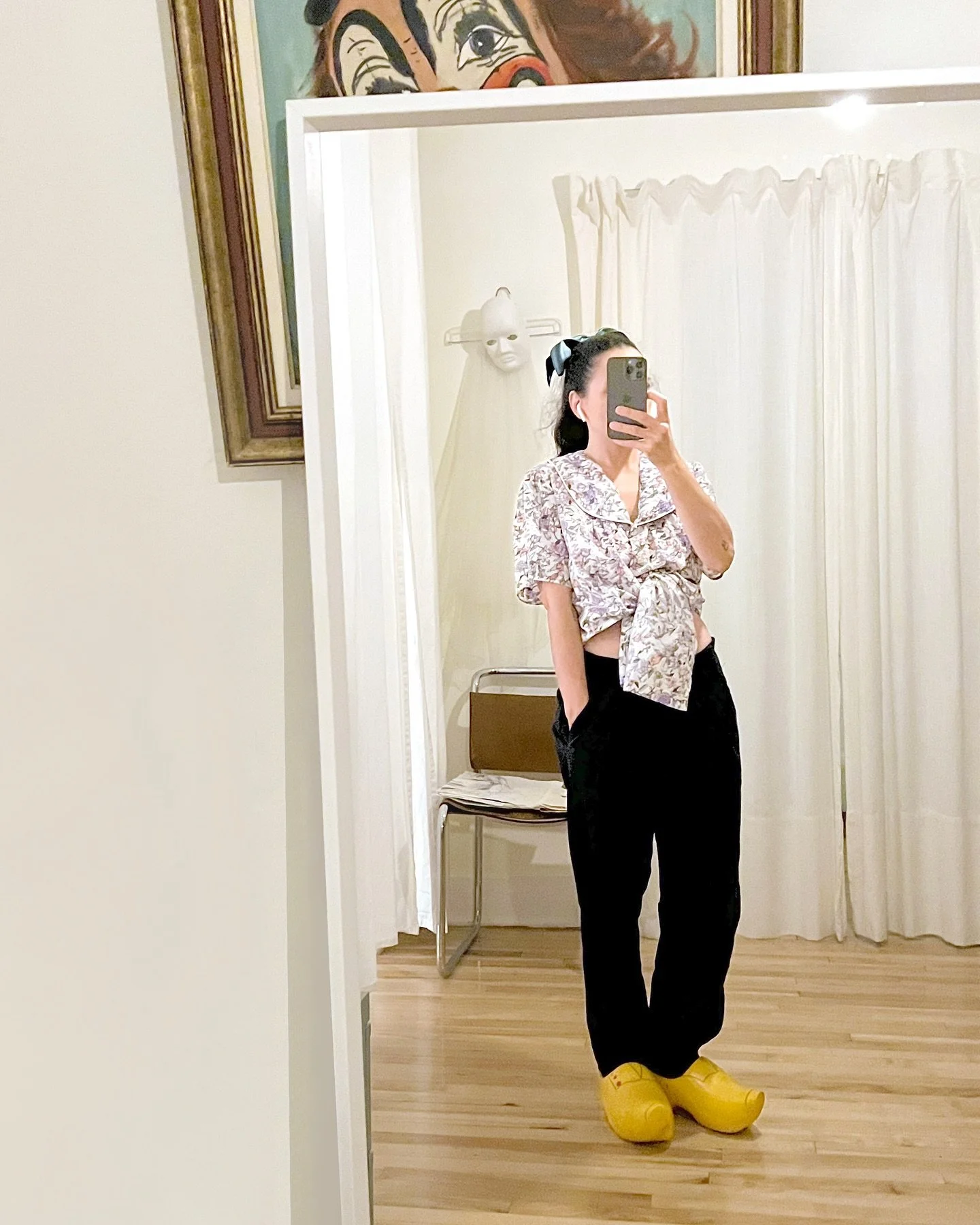 Currently working on another giant doll sculpture… process pics coming soon! In the meantime, some studio shenanigans—just me living in my head(phones)... 🎪