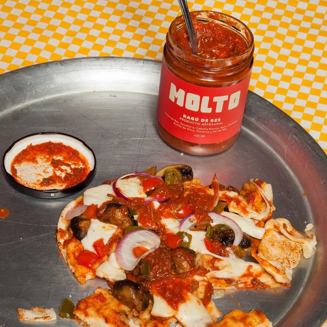 Poco tiempo y mucha hambre! 🤔 Tienes la receta MOLTO f&aacute;cil y deliciosa de la 🍕PITA PIZZA🍕 en nuestras stories RECETAS para que te animes a hac&eacute;rtela para cenar 👩🏻&zwj;🍳

#Moltoragu #Raguderes #salsaartesanal #recipes #fastrecipe