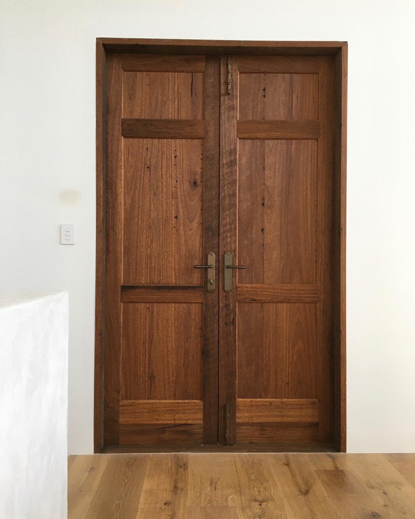 French Doors in recycled hardwood, in this beautiful Mediterranean style home in Byron Bay.
Dressed finish on the interior &amp; rustic skip dressed finish on the exterior (second pic)
.
.
.
.
.
#byronbay #byronbayjoinery #byronbaybuilder #byronbayst