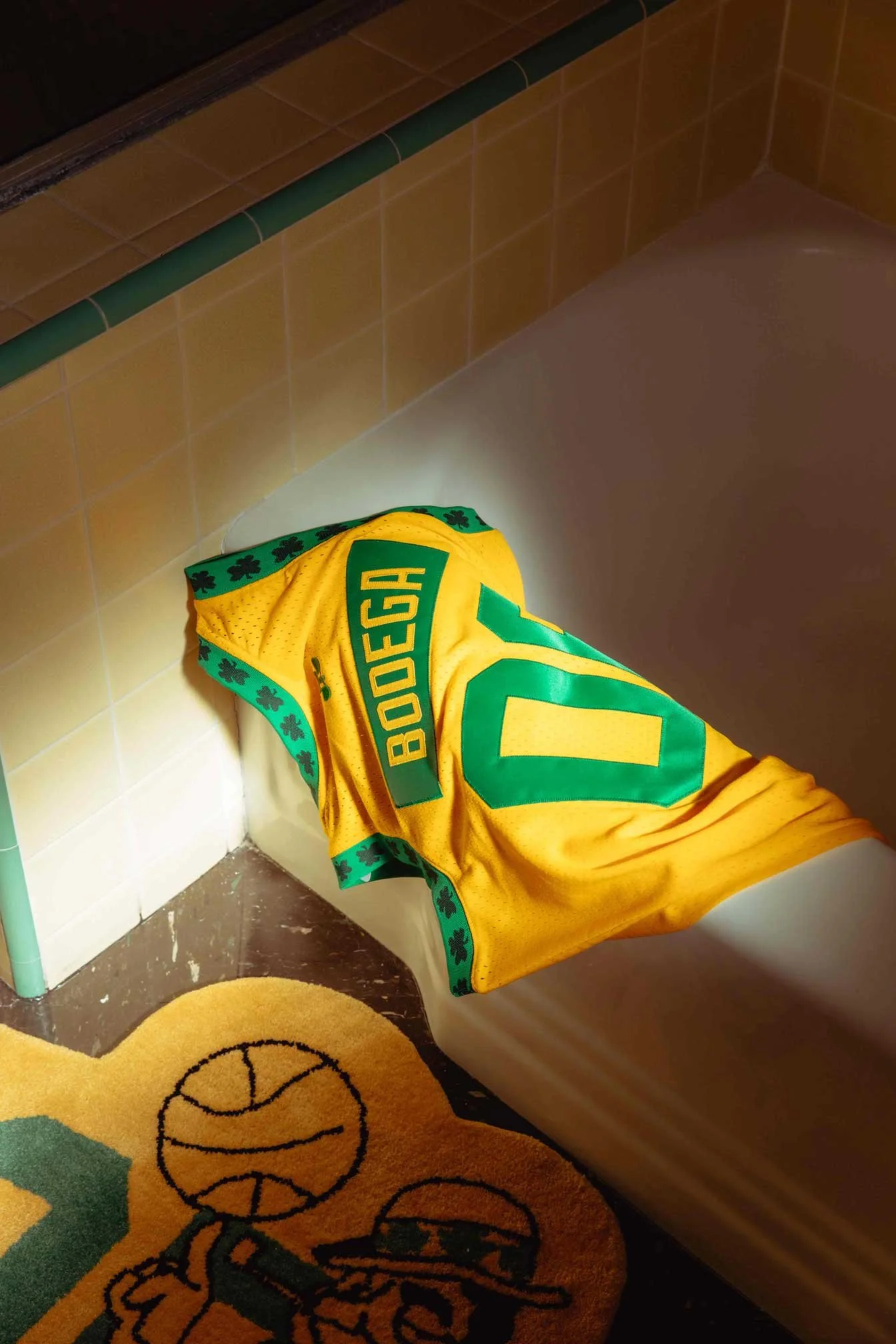 EG_221006_RECESS_BODEGA_NBA_LAKERS_BATHROOM_0050.jpg