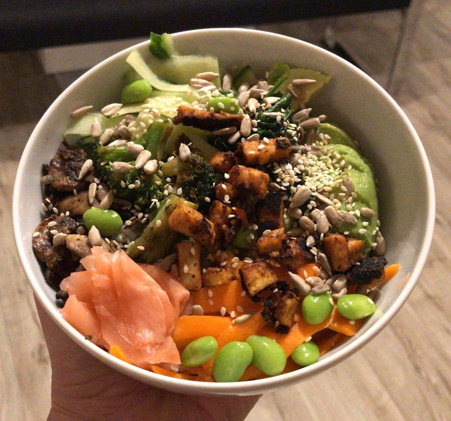 🔺Nutrition 🔻
What&rsquo;s your go to healthy meal?
.
.
In an attempt to eat more healthy,  feel more full after meals, and create quick meals to take on the go, I&rsquo;m trying new recipes. This Buddha bowl was quick and simple and is soooo delici