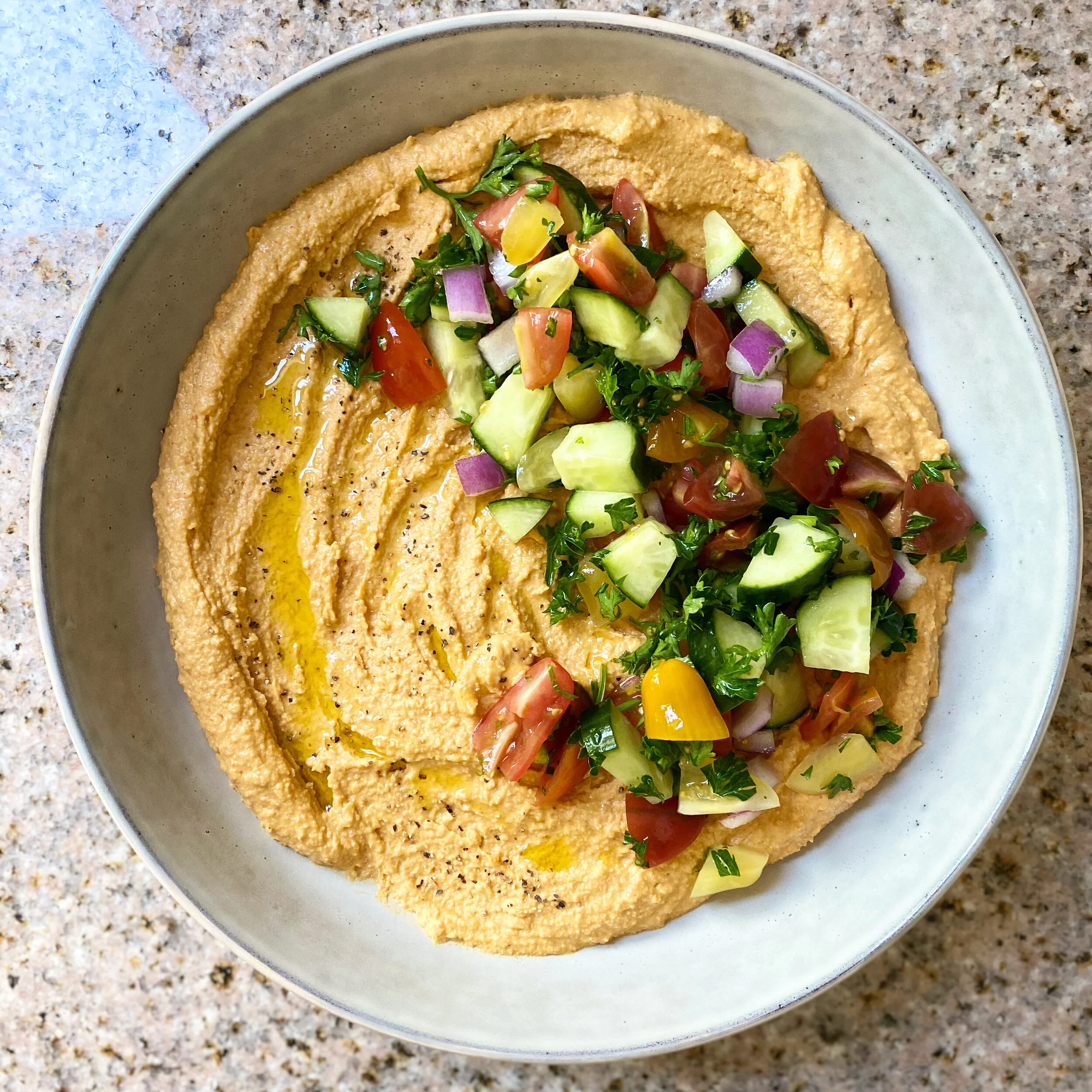 CREAMY LEMONY HUMMUS
