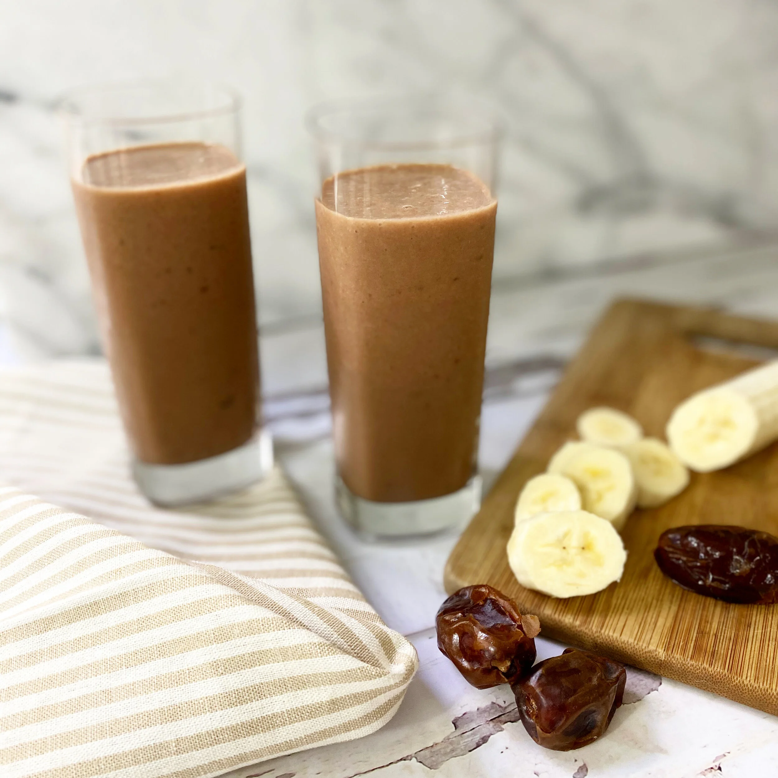 BANANA DATE SHAKE