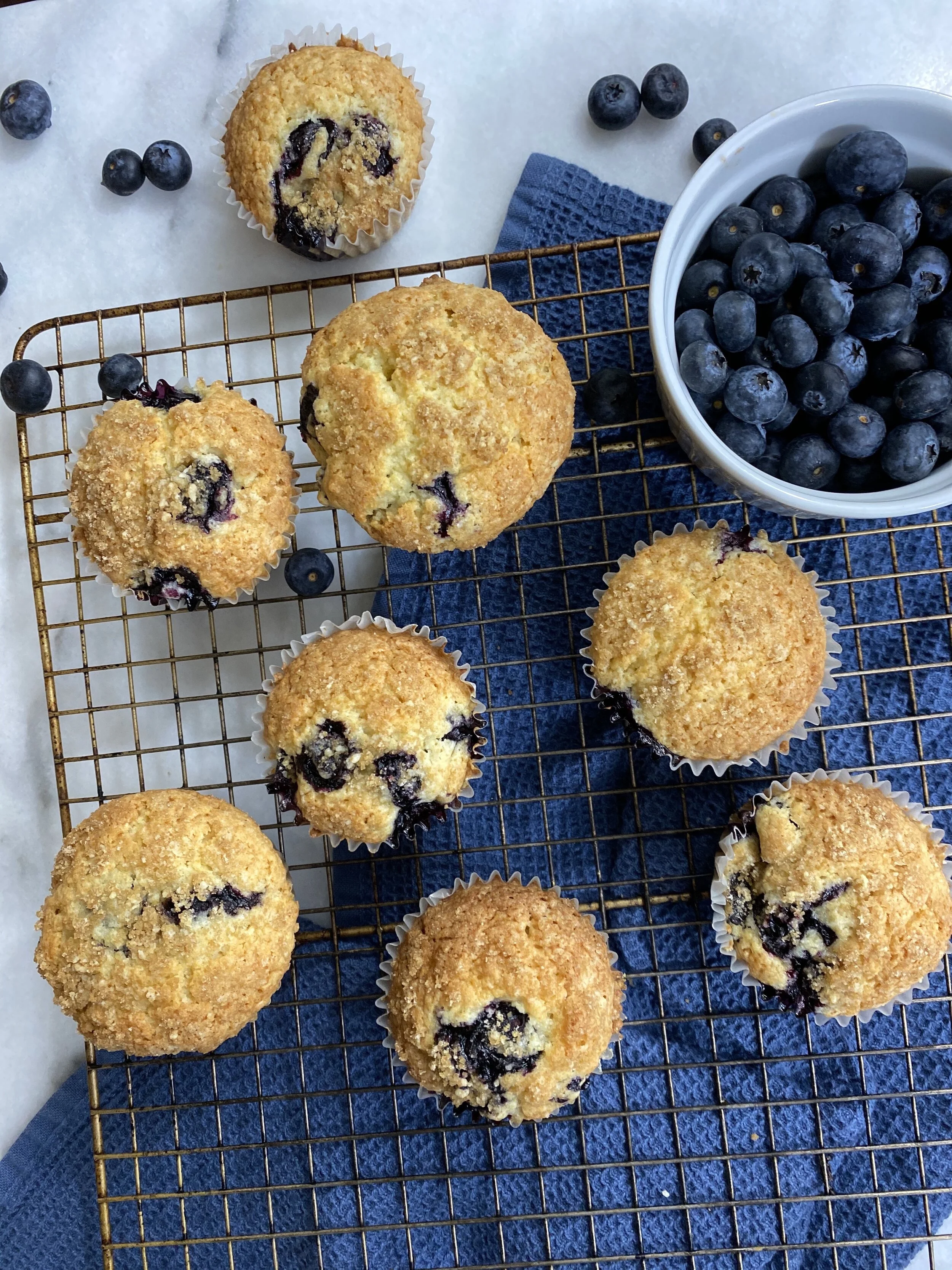 BLUEBERRY MUFFINS WITH BROWN SUGAR CRUMBLE