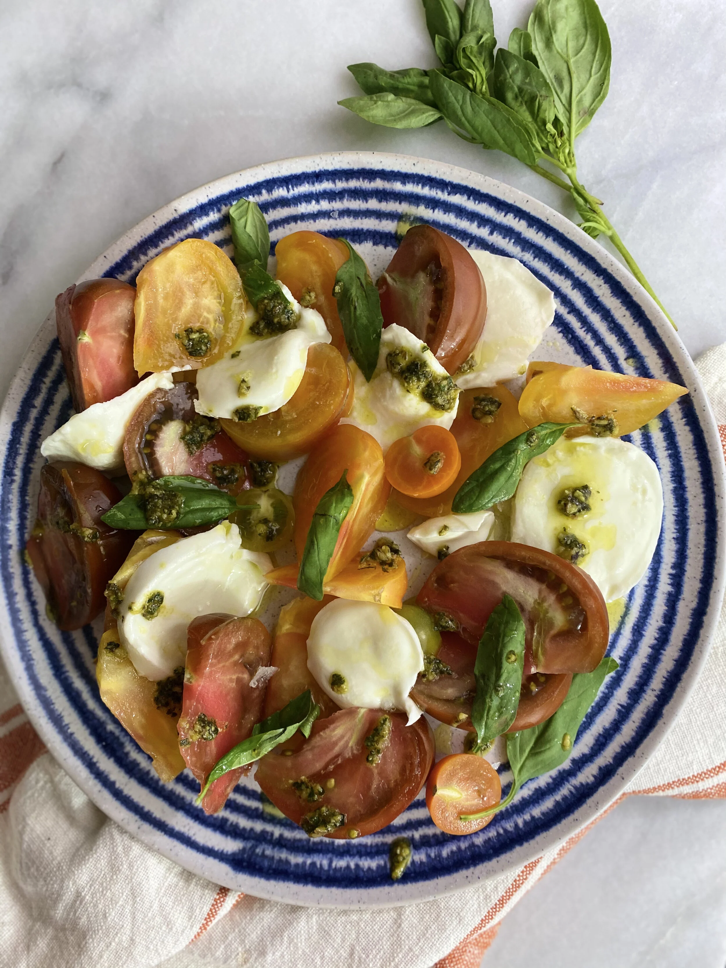 FRESH CAPRESE SALAD W/PESTO