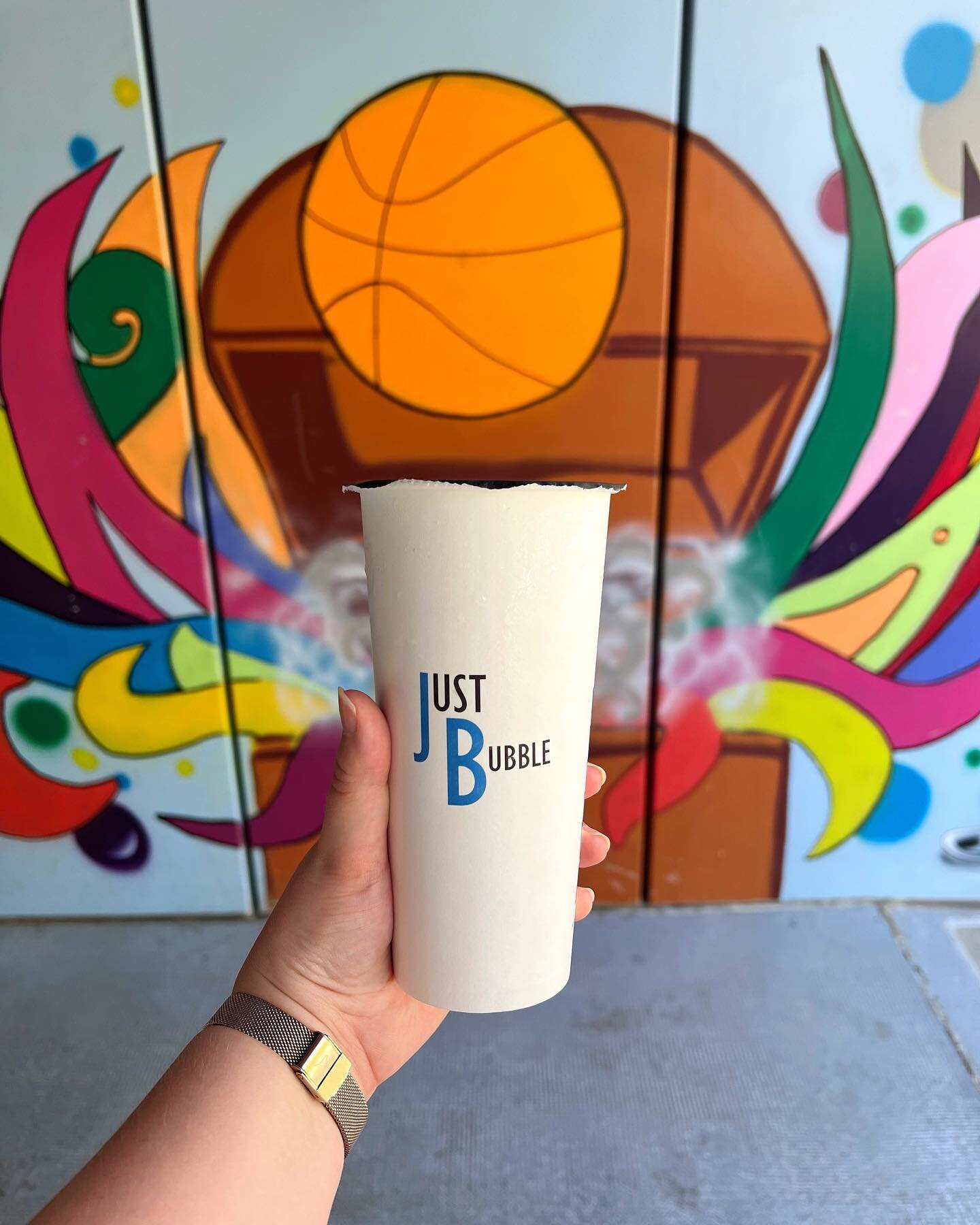 🏀Post Game Bubbles🏀

The perfect drink to cool down after a sporty afternoon, don&rsquo;t you think ? 

P.S. How cool is this street art in Charmilles?
.
.
La boisson parfaite pour se rafra&icirc;chir apr&egrave;s un apr&egrave;s-midi sportif. Vous
