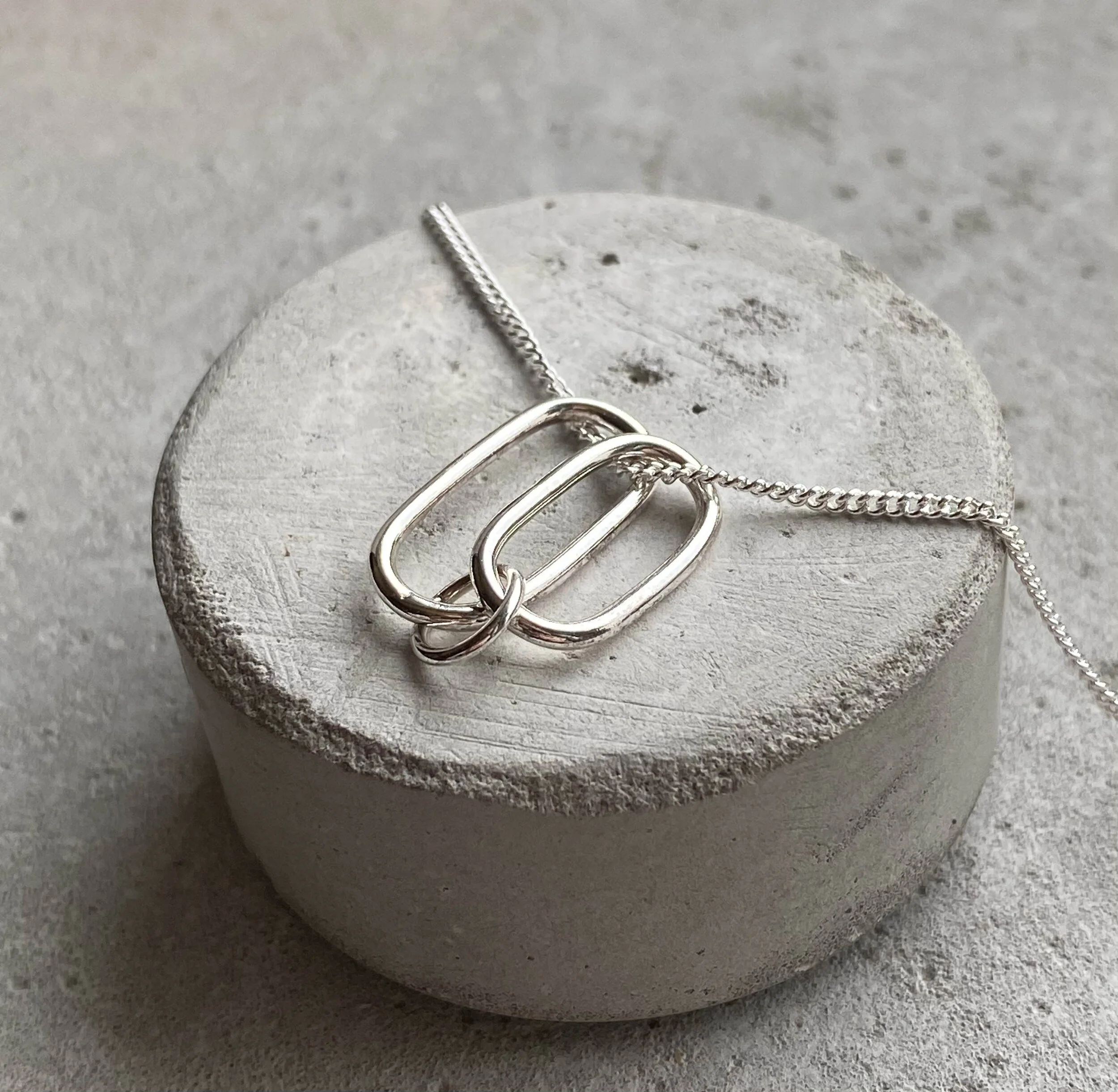 two 0s and an o necklace