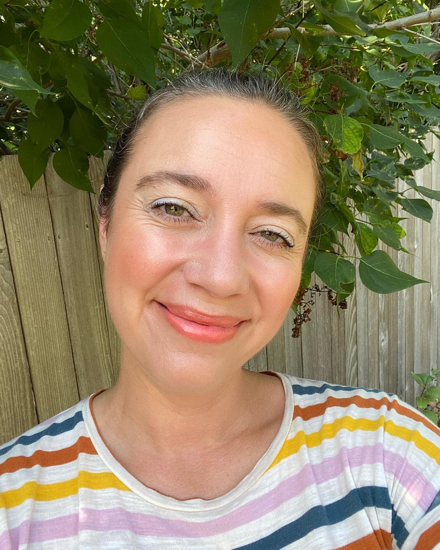 @glossier Skywash in Pool + @viseart Spritz Edit eye shadow in Prosecco: my new favorite eye combination! Living out all of my 60s dreams!
