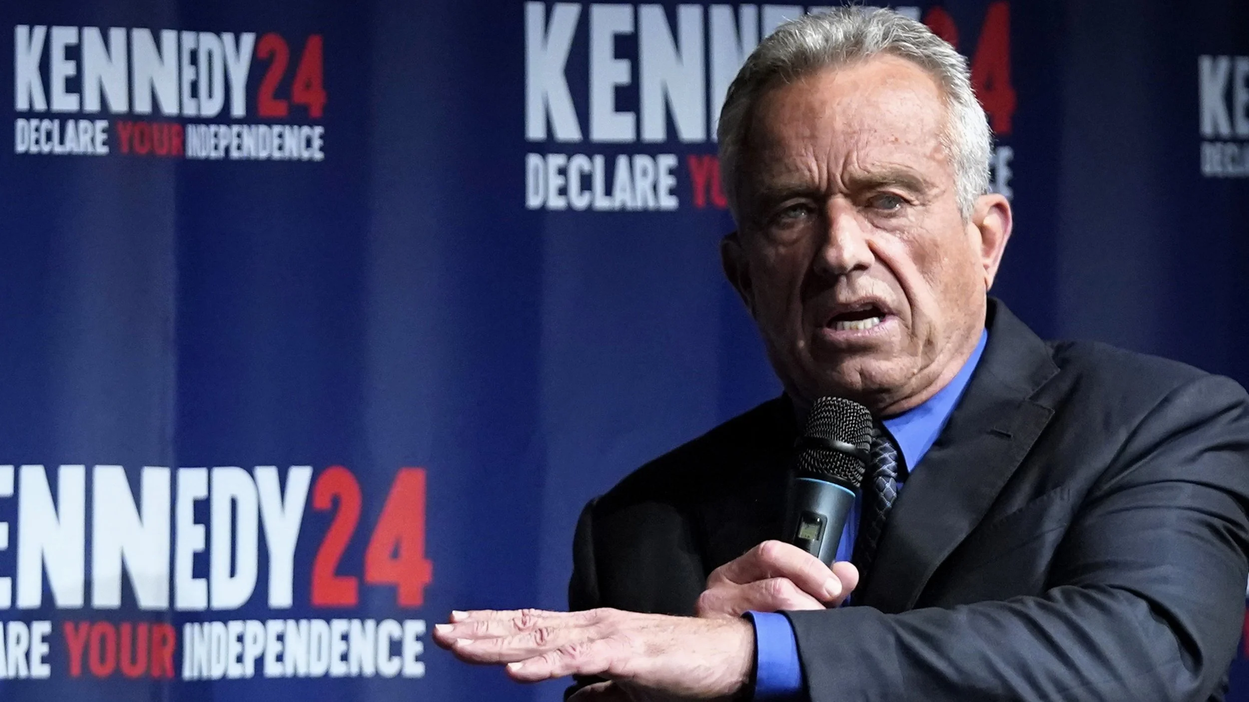 Kennedy Files Petitions for Illinois Ballot