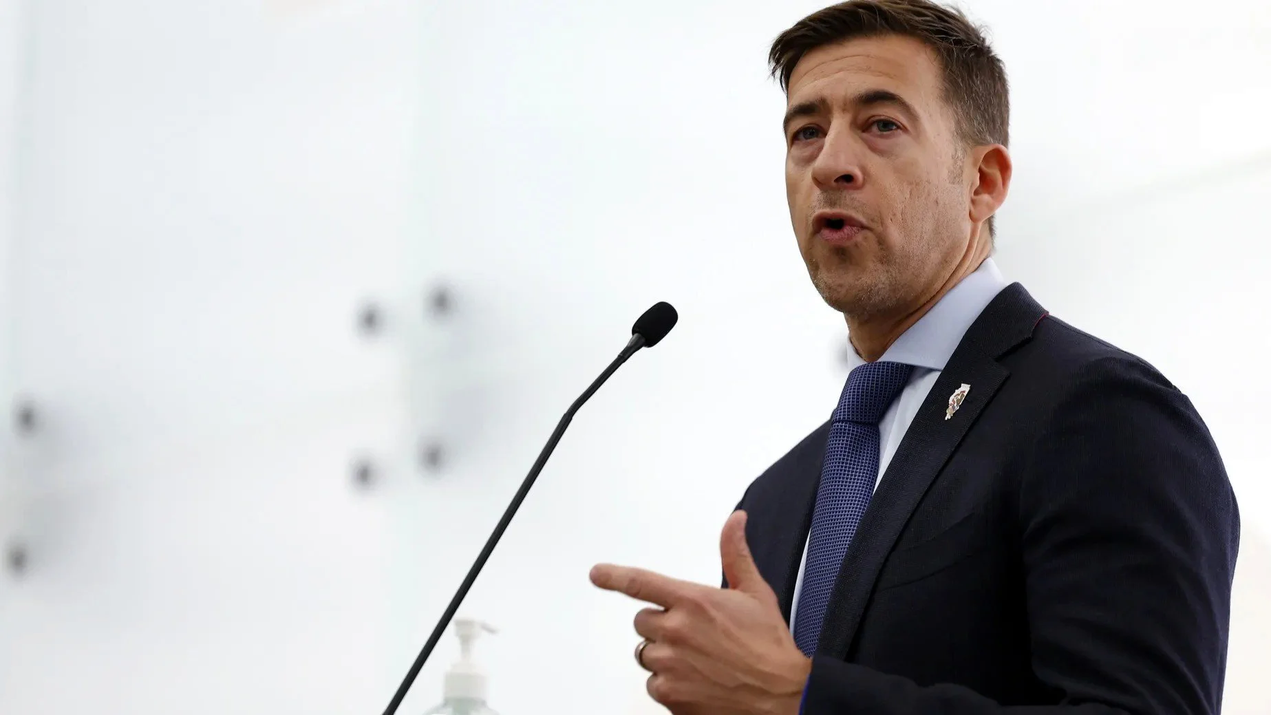 Giannoulias Attempts to Deflect Mayoral Questions