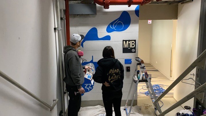 &ldquo;FIT&rdquo; mural painting at the entrance of the 333 Chicago fitness center 
.
.
.
#SignPainting #AlwayHandPaint #Lettering #HandPainted #Signage #Seattle #Mural #Design #Aerosol #RockyRoadStudios