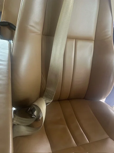 N6121T Int. Pic 1.jpg