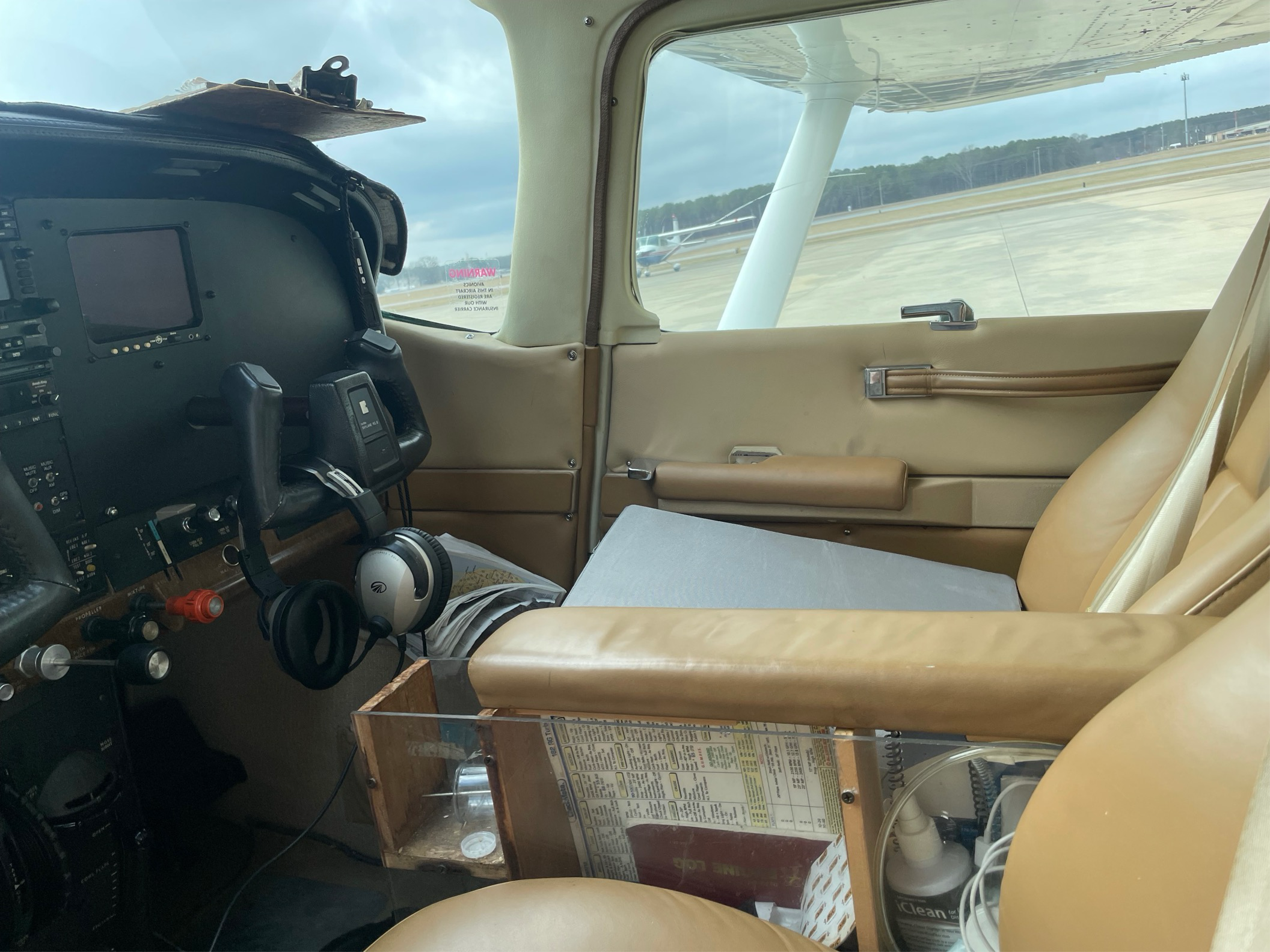 N6121T Int. Photo Owner 1.png