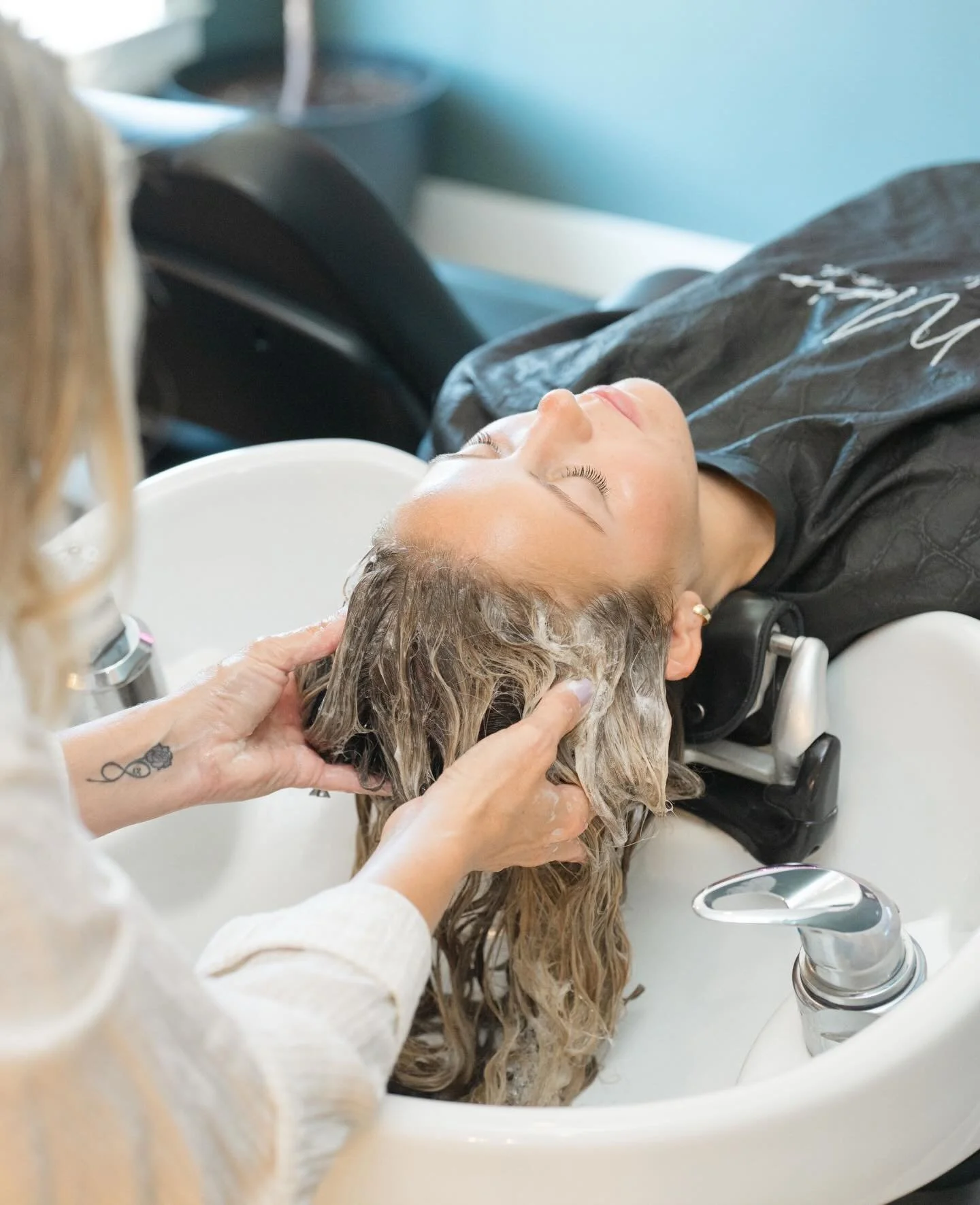 Relax. Refresh. Rejuvenate.⁠
⁠
The holiday season can be hectic. Make sure to take a moment for you.⁠
⁠
A soothing scalp massage and a fresh wash is sometimes all it takes to reset and feel renewed. Link in BIO to treat yourself!⁠
⁠
📸 @brandsbykriss