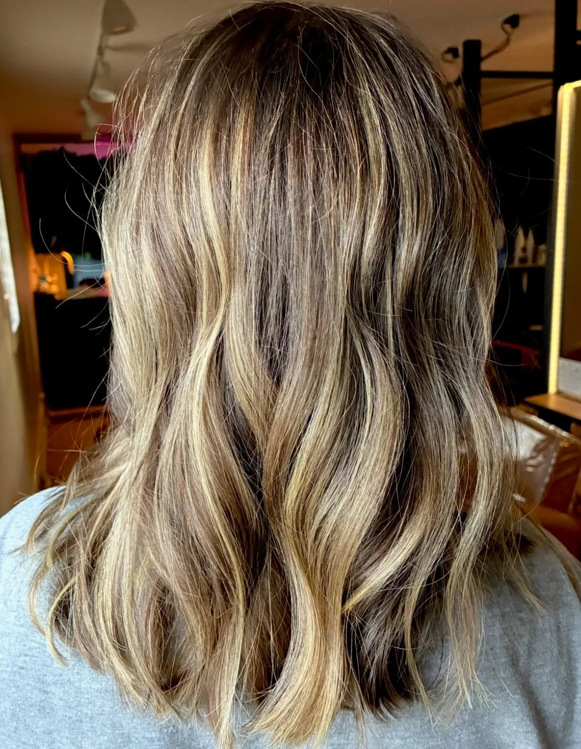 Treat yourself this holiday season.⁠ 🎄
⁠
Fresh hair, fresh confidence. A little before-and-after transformation by @moxiemiller_debbieblonding , just in time for the holidays!⁠
⁠
Swipe to see her before ➡️⁠
⁠
#moxiemiller #havealittlemoxie #transfor