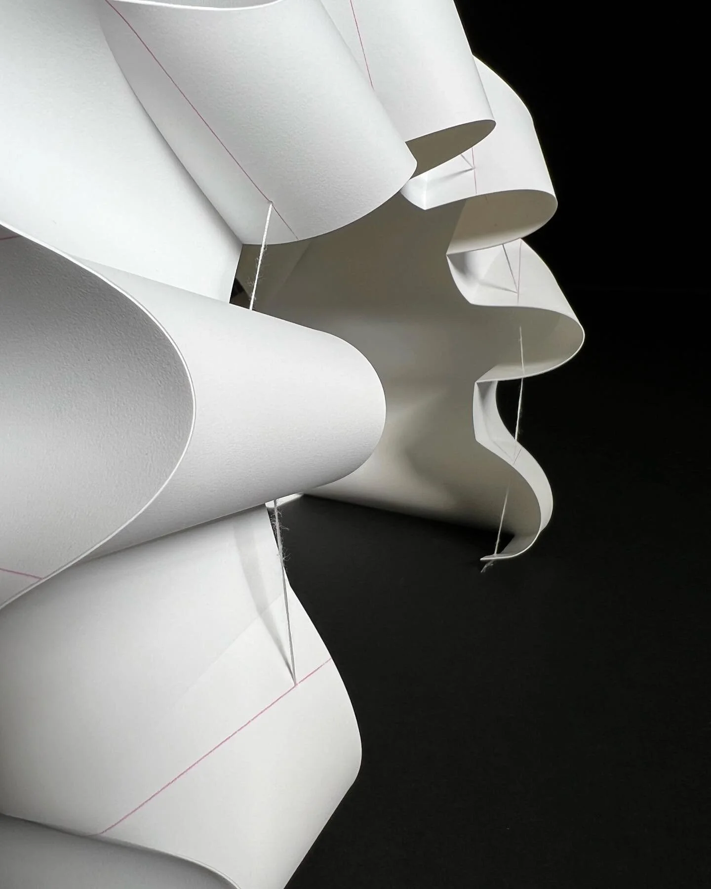 Some more experiments in surface creasing. Cylindrical assemblies.
Model by @beccaschalip_arch