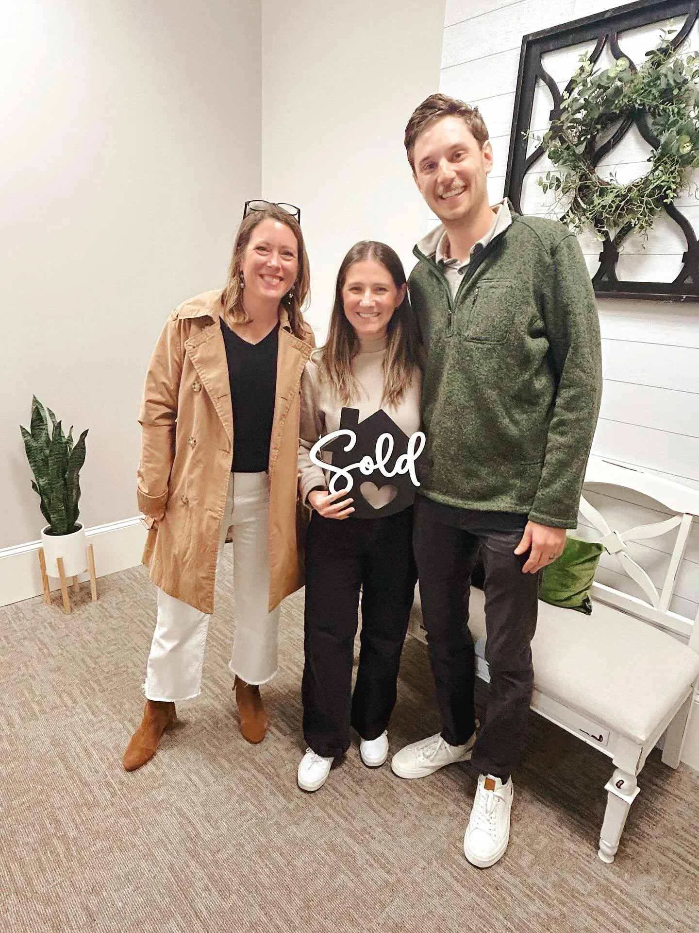 Happy closing day photo dump! 
1: My fun clients are off to start their next chapter in Marietta! 2-6: Their new home is absolutely gorgeous and just minutes from Kennesaw Mountain trails + Marietta Square 👏 7: Huge thanks to the awesome seller and