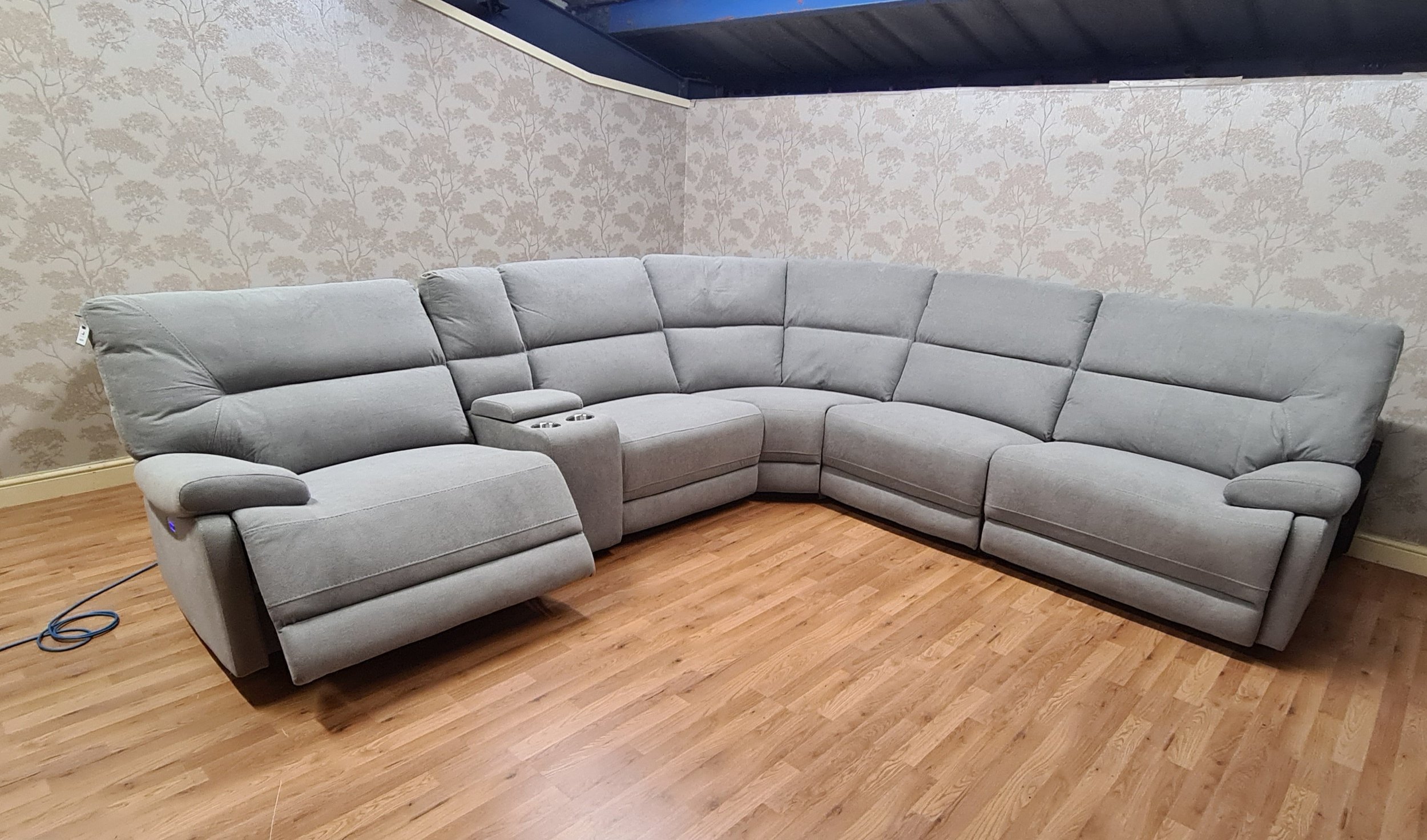 PYRMONT CORNER GREY- Large Light Grey Power recliner corner - Was previuosly £945+vat,
END OF LINE reduced to £795+vat
Around 15 sets available