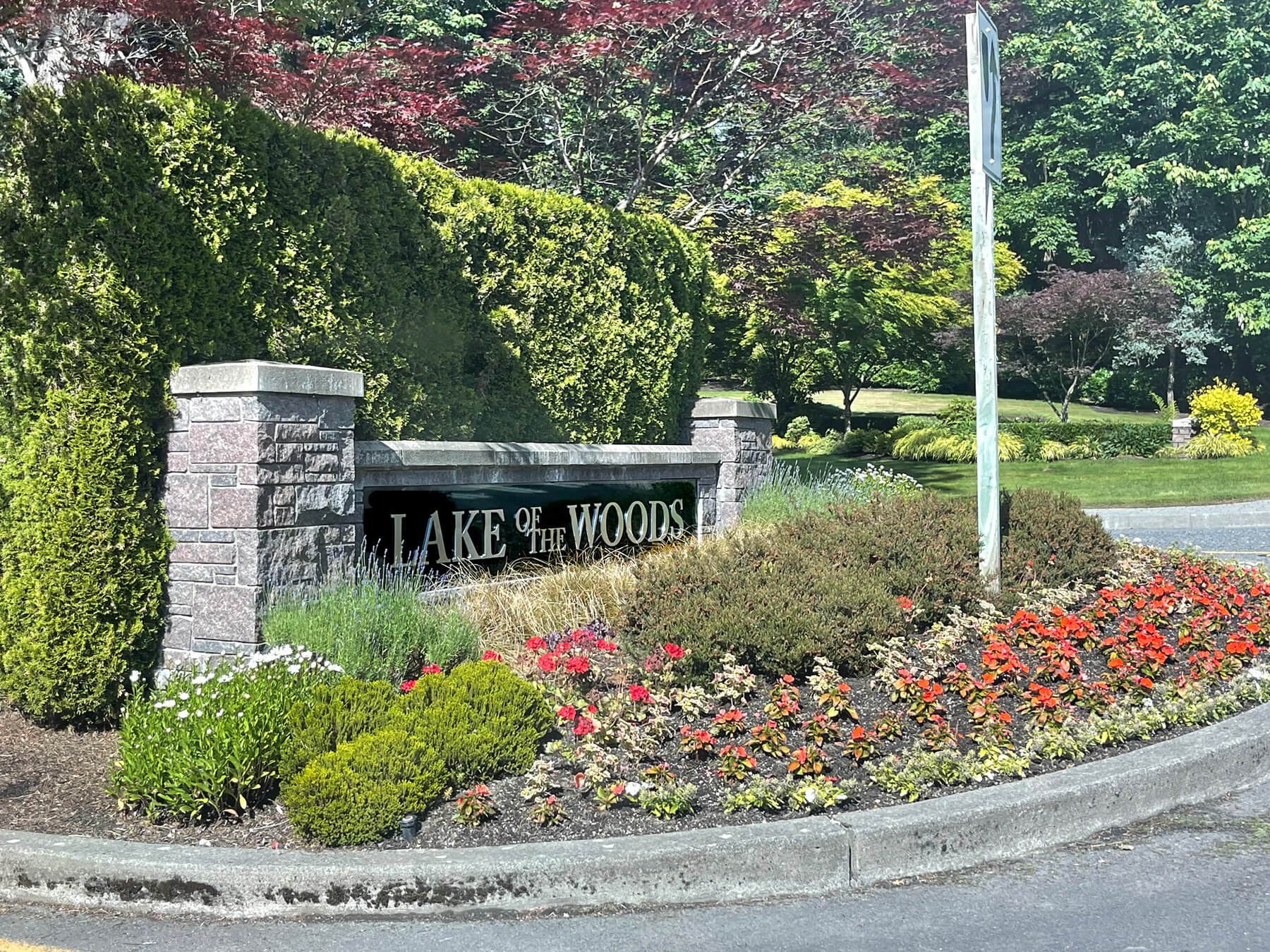 LAKE-OF-THE-WOODS-SIGN-AND-ENTERANCE,-Woodinville-WA