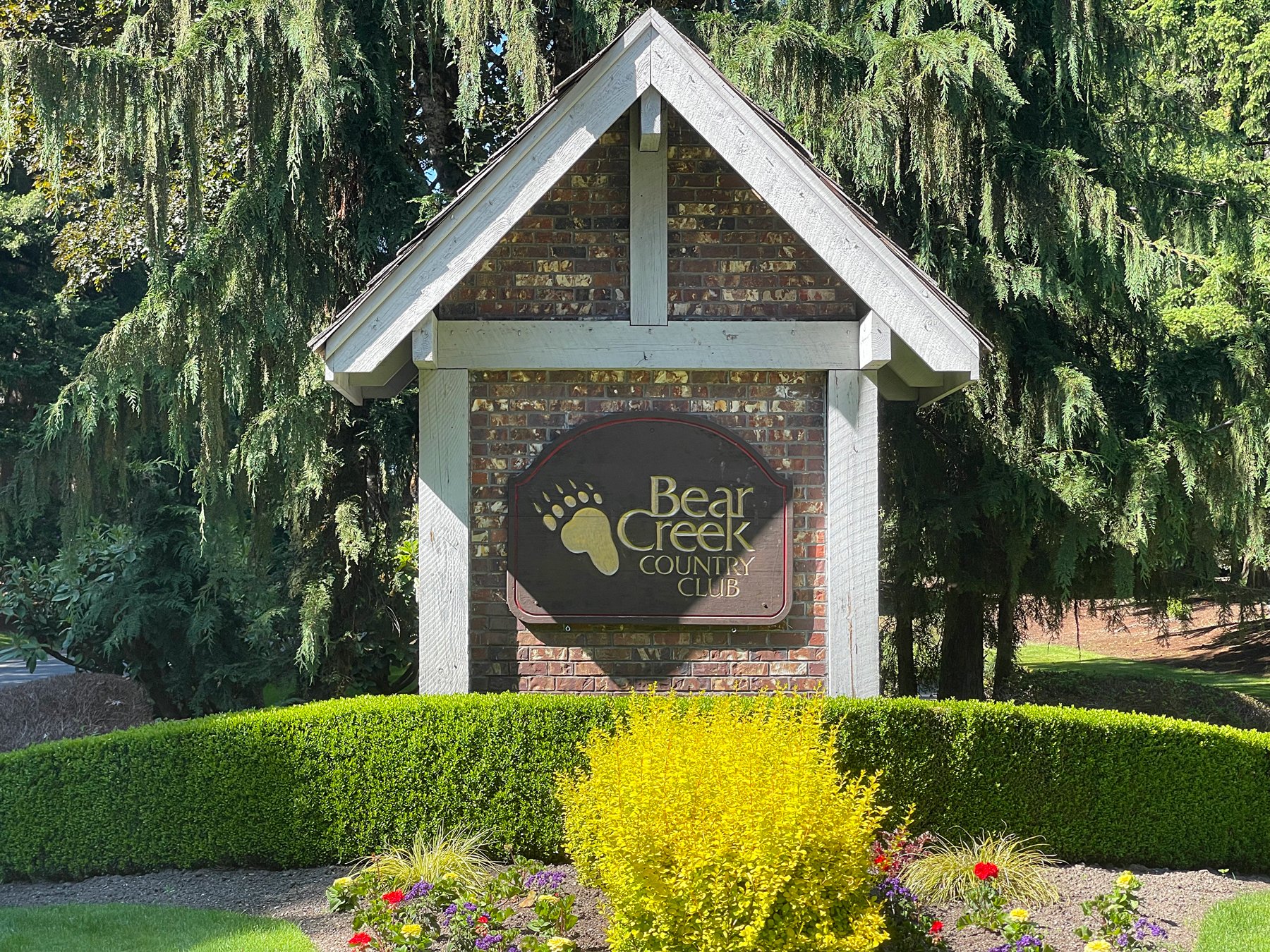 Bear-Creek-Country-Club-front-sign-in-Woodinville-wa.