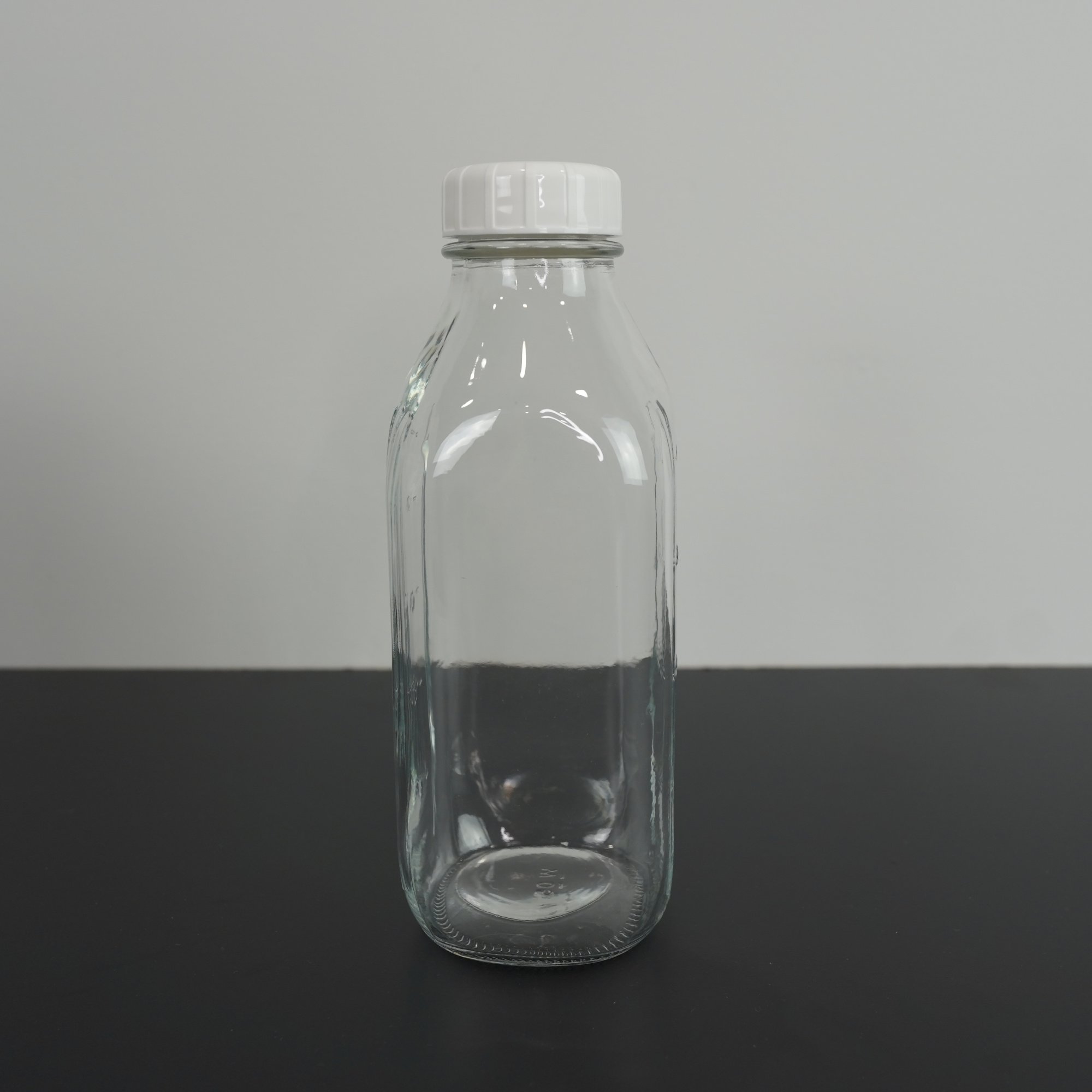1L Glass bottle with plastic cap.jpg